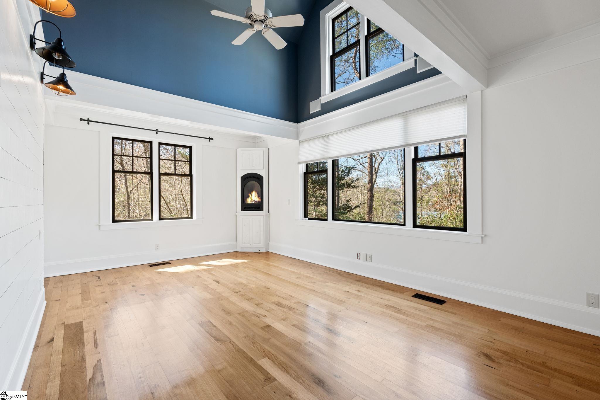 1585460 Property Photo 16