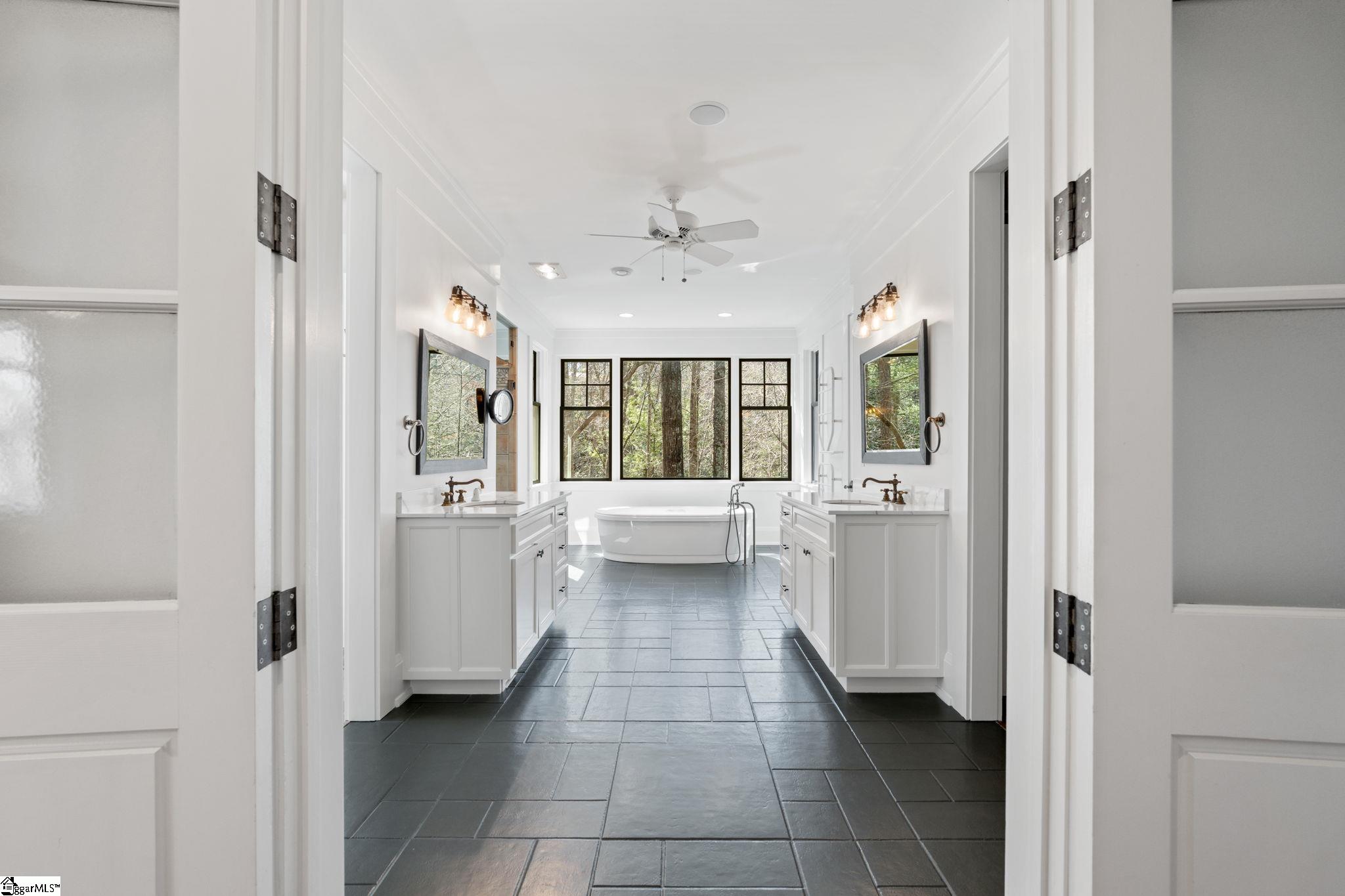 1585460 Property Photo 17