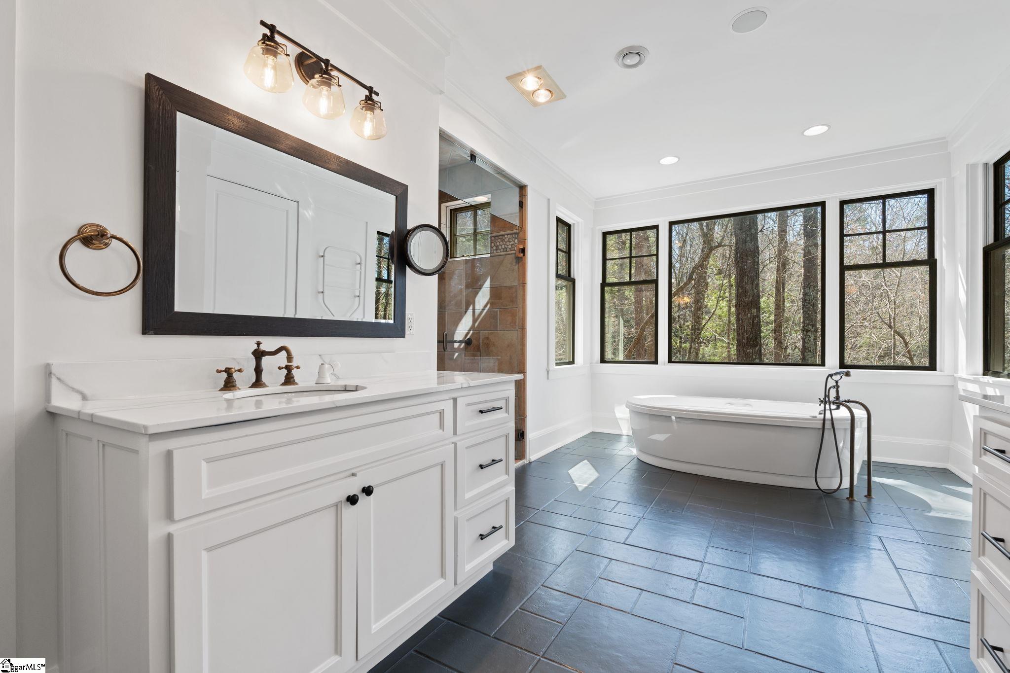 1585460 Property Photo 18