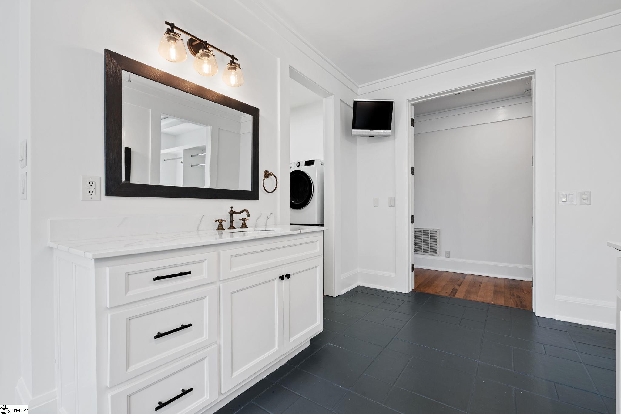 1585460 Property Photo 20