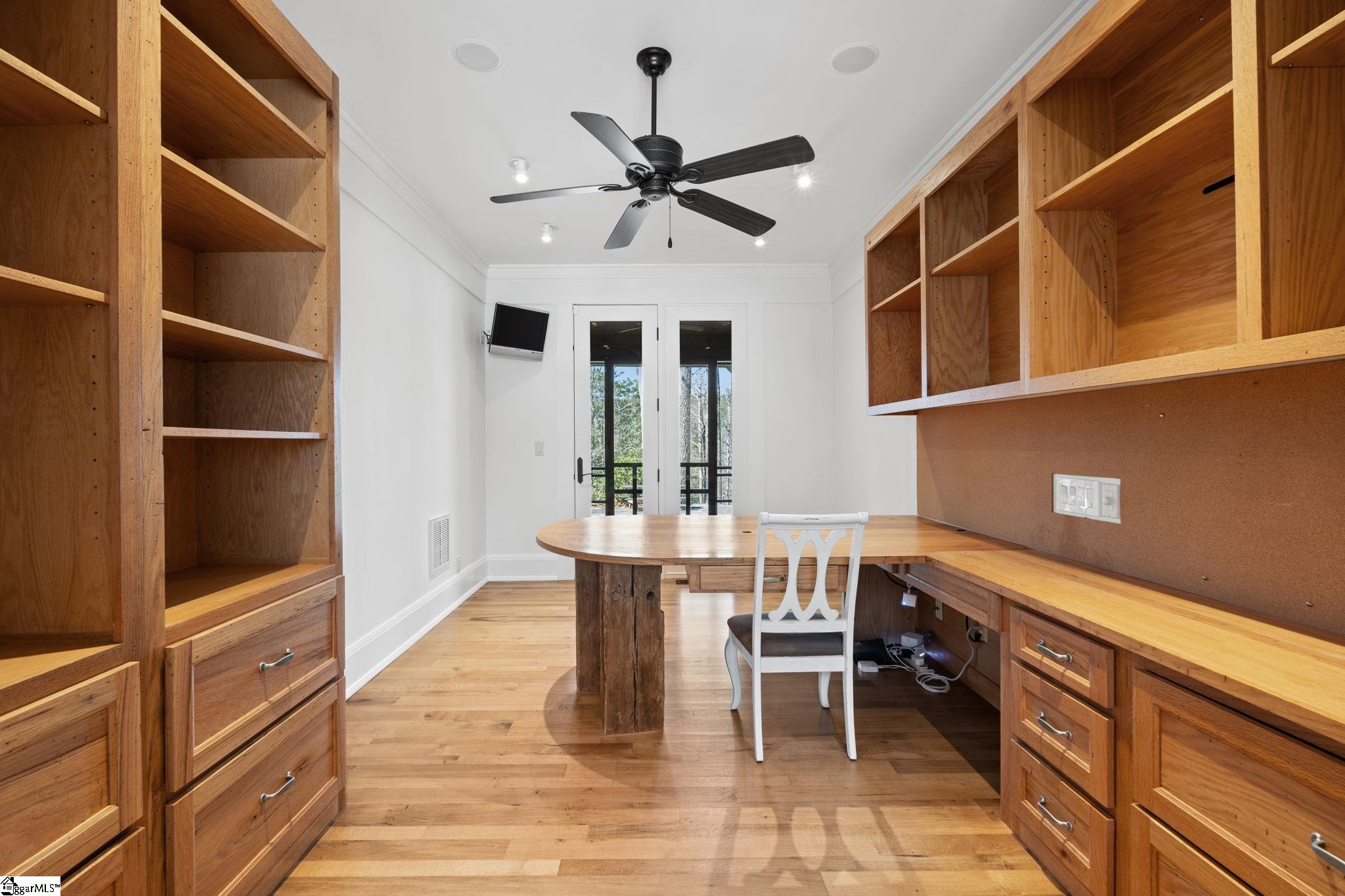 1585460 Property Photo 23