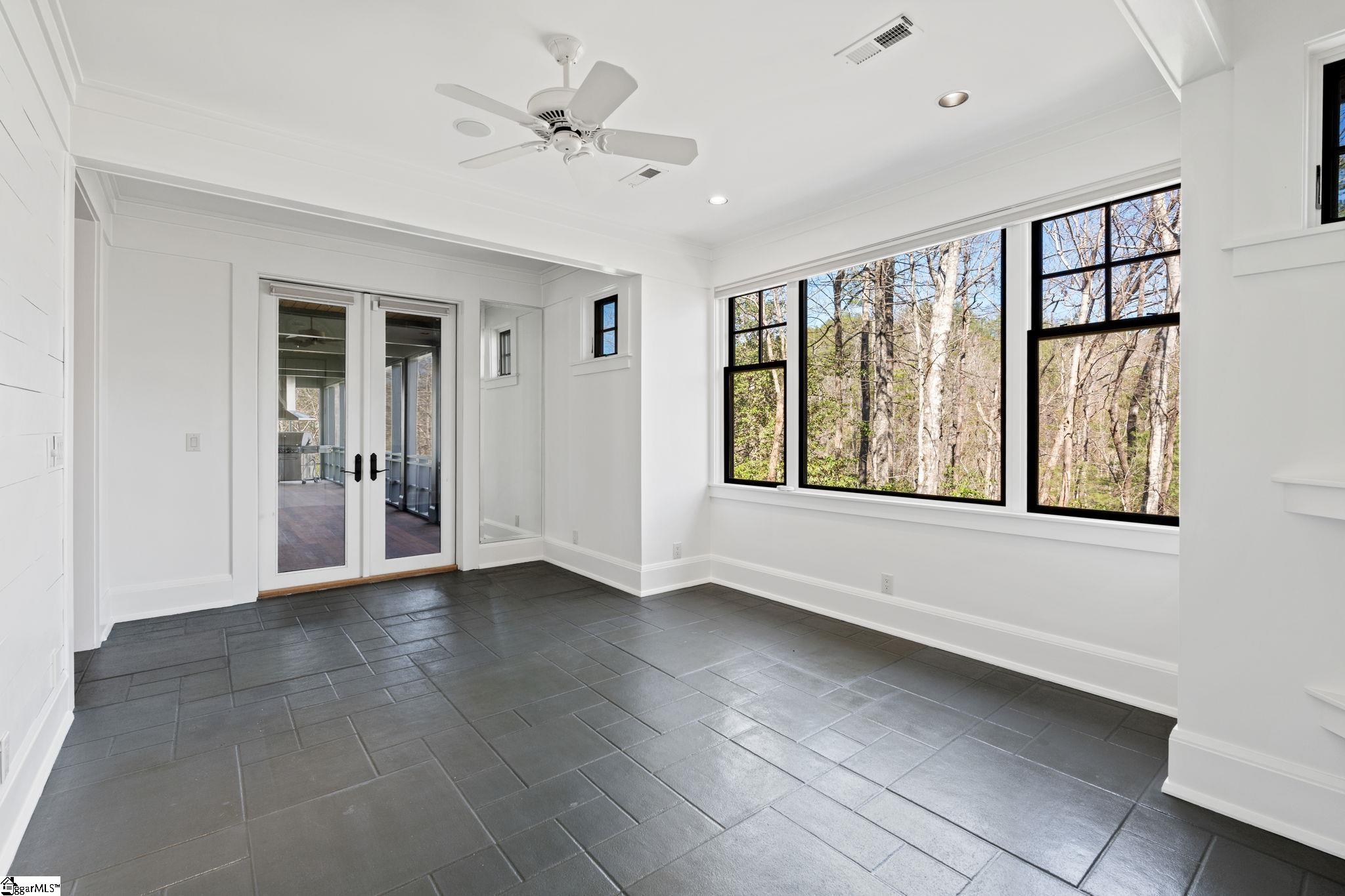 1585460 Property Photo 29