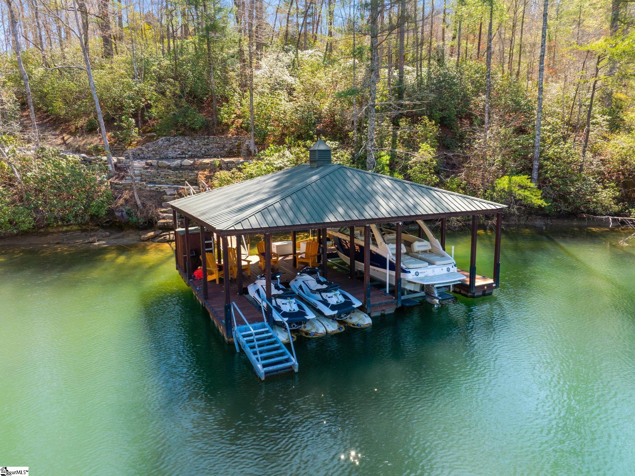 1585460 Property Photo 40