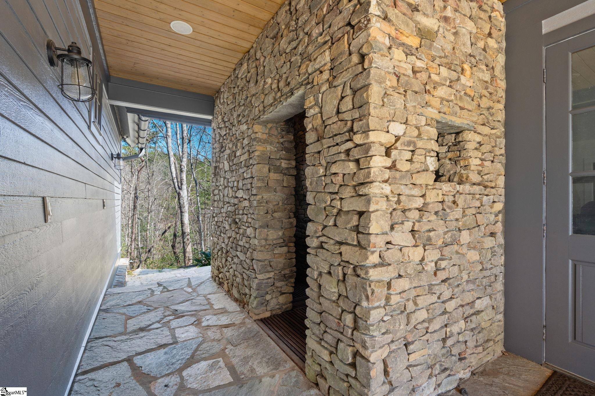 1585460 Property Photo 43