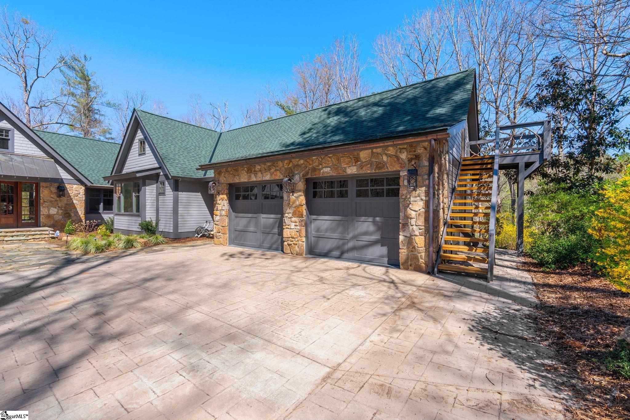 1585460 Property Photo 44