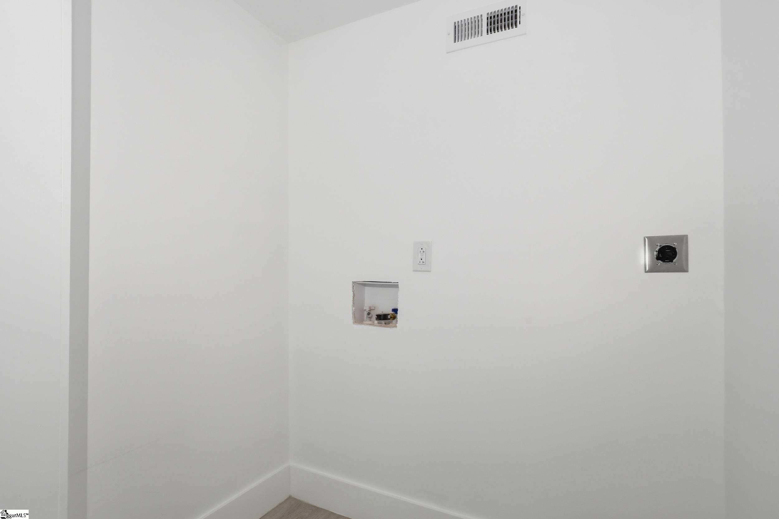 14 Hawthorne Lane Property Photo 18