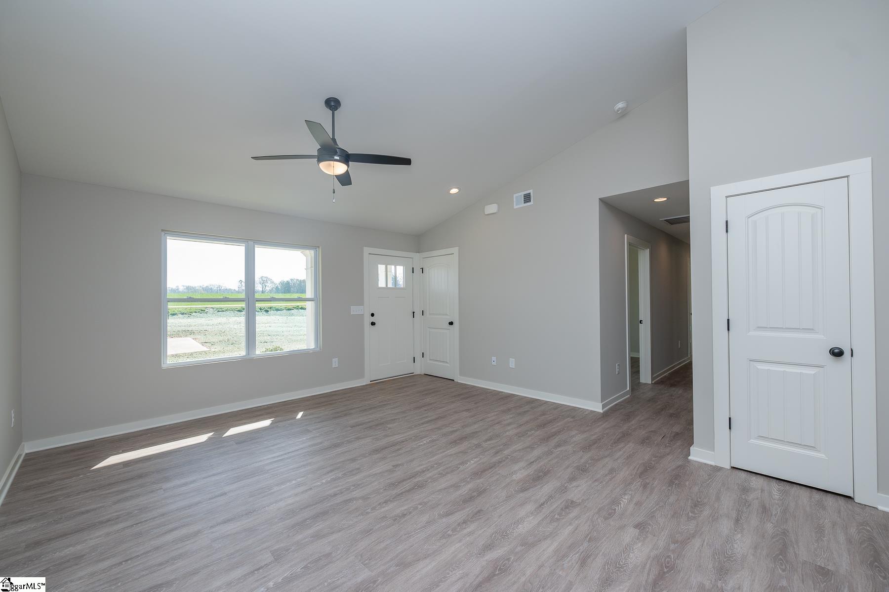 9892 Highway 252 Property Photo 4