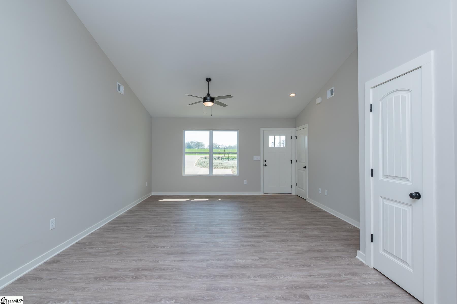 9892 Highway 252 Property Photo 5