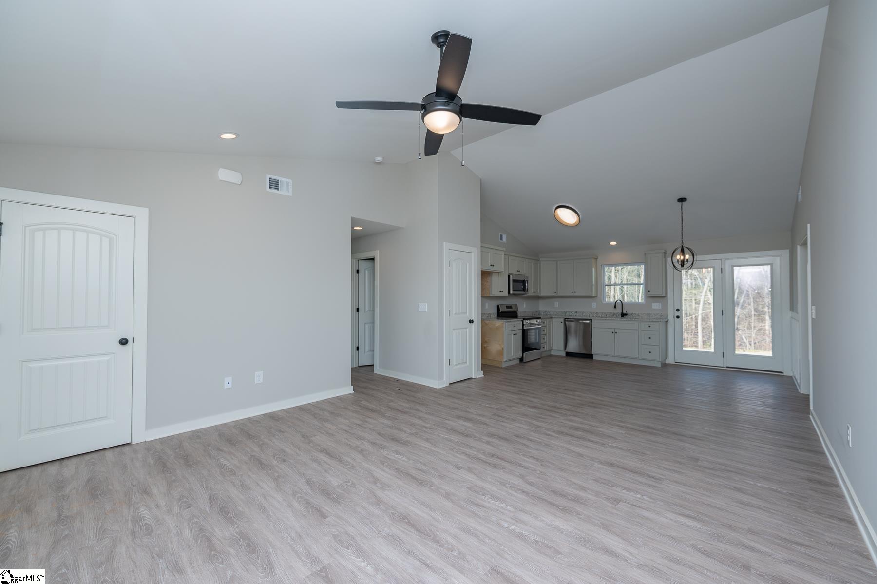 9892 Highway 252 Property Photo 6