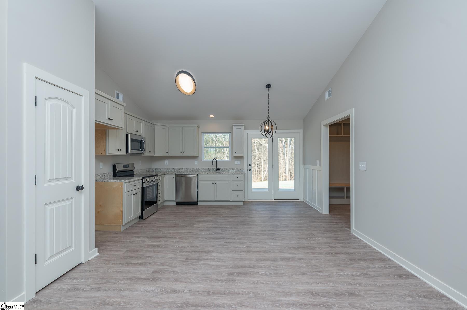 9892 Highway 252 Property Photo 7