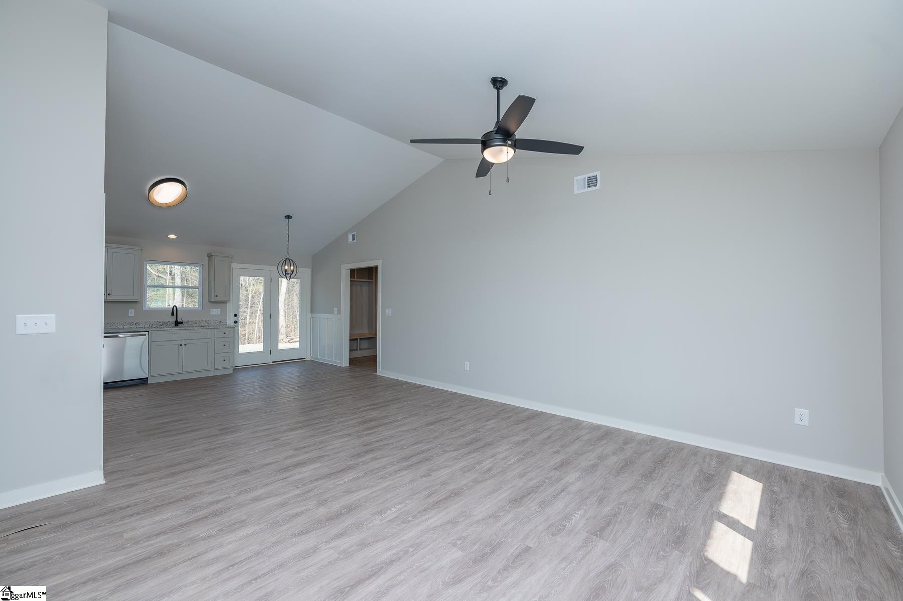 9892 Highway 252 Property Photo 8