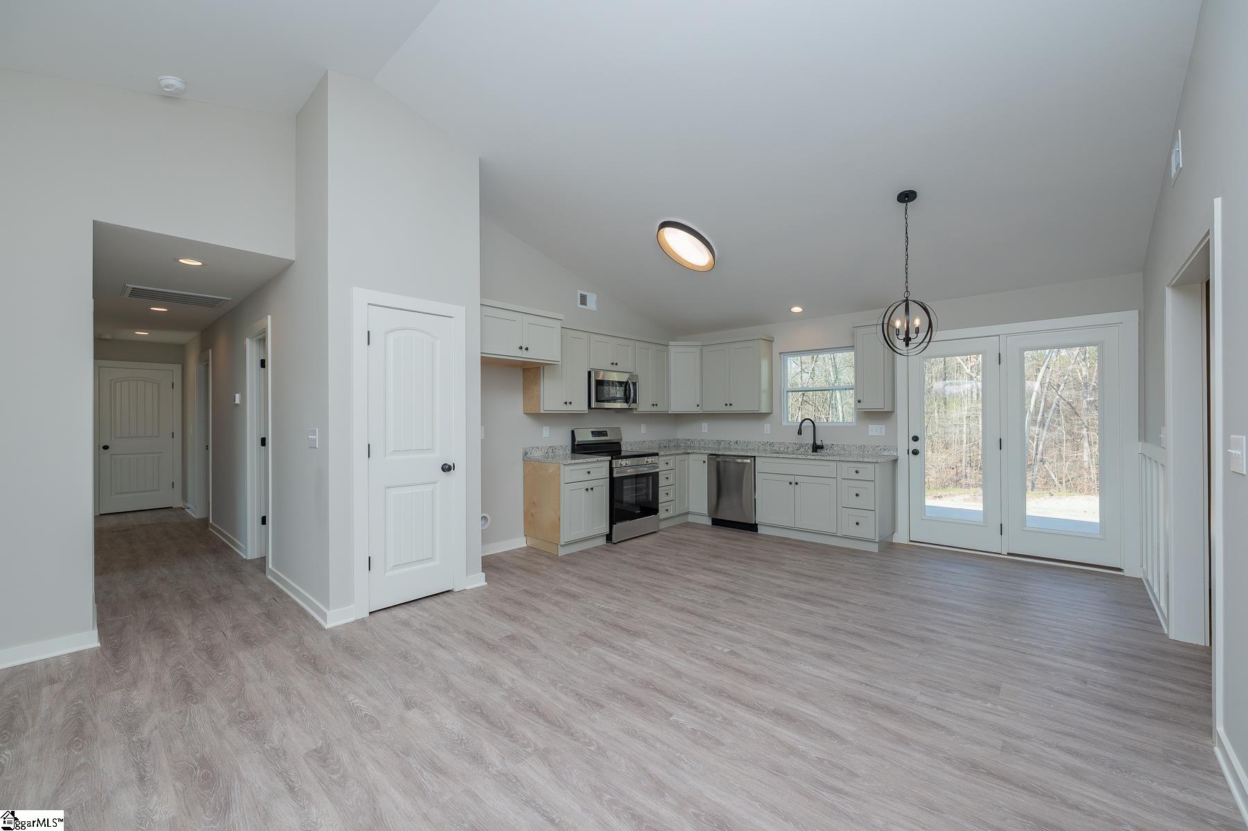 9892 Highway 252 Property Photo 9