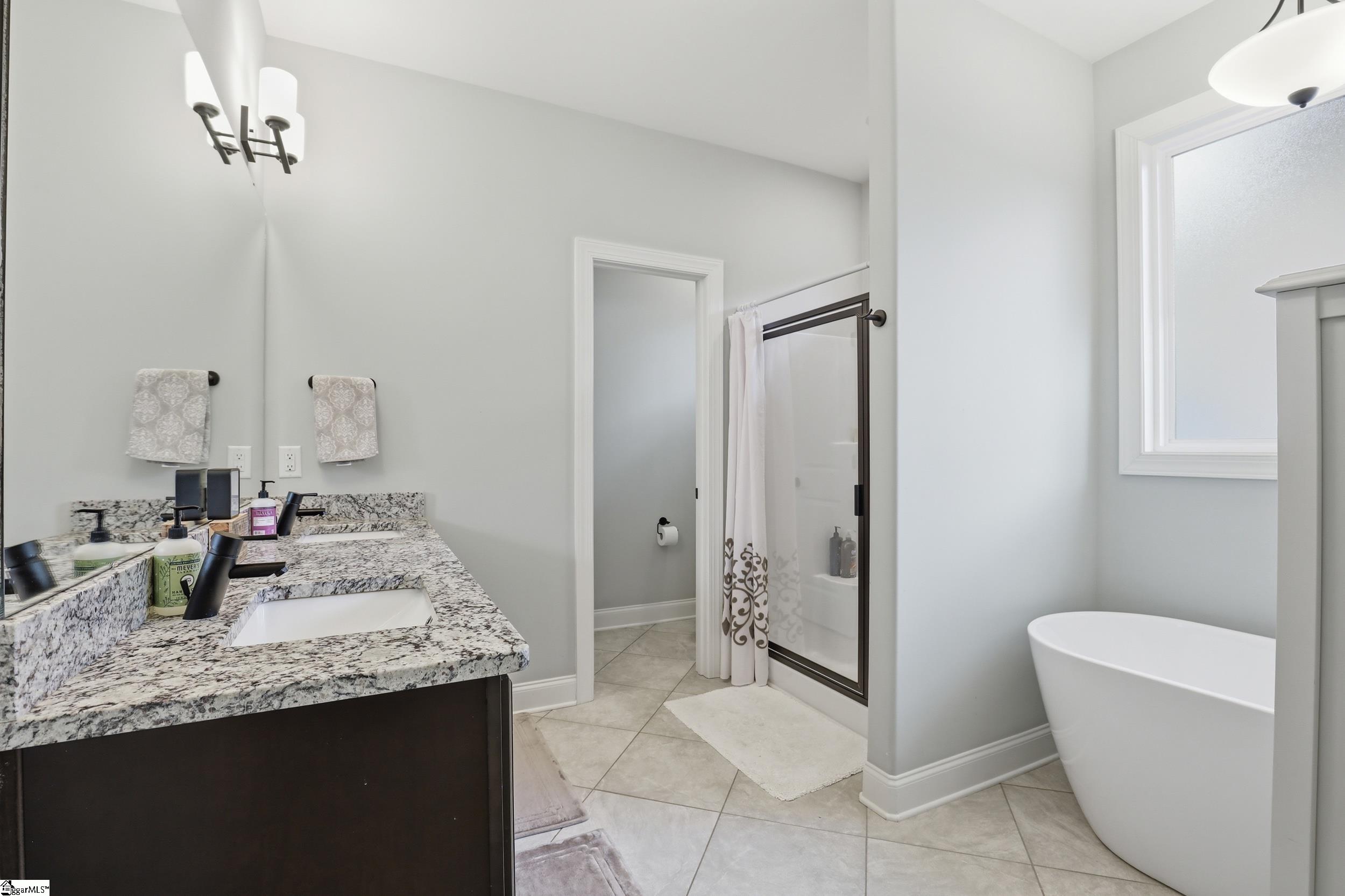 1585544 Property Photo 5