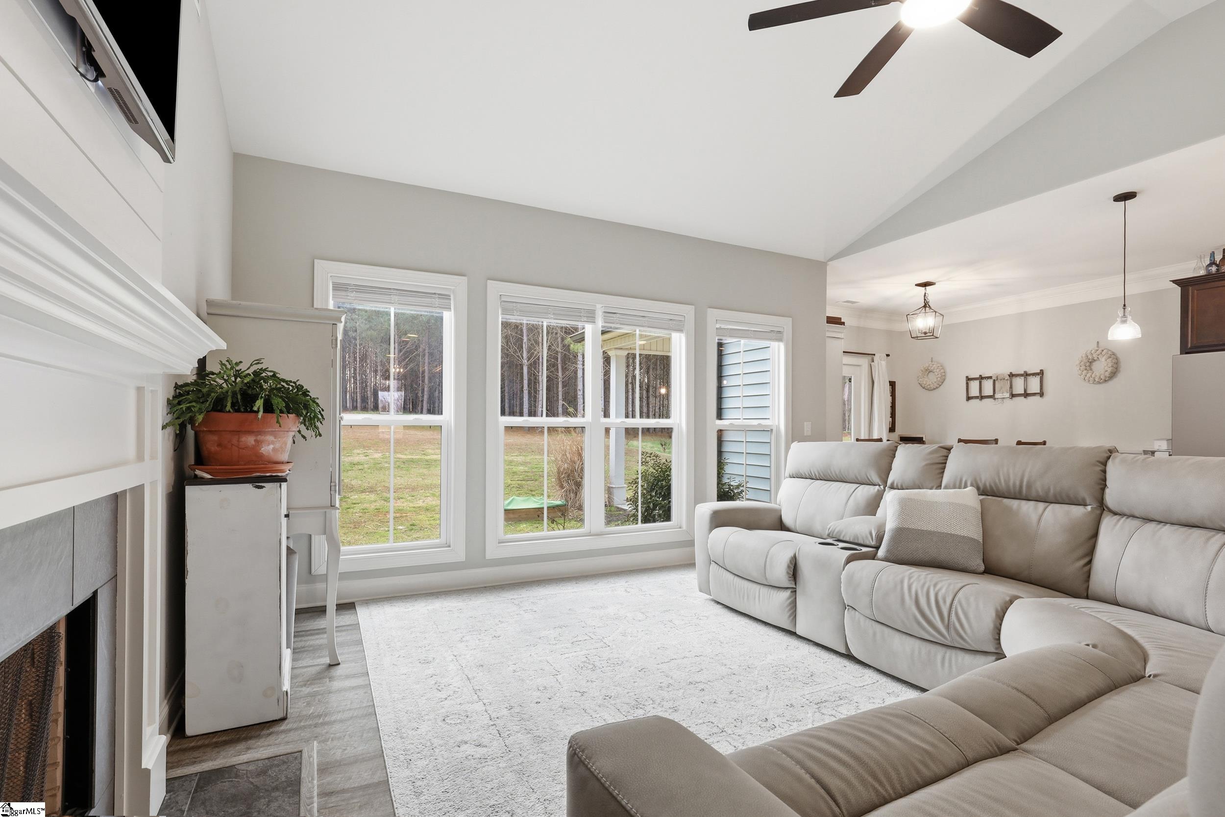 1585544 Property Photo 6