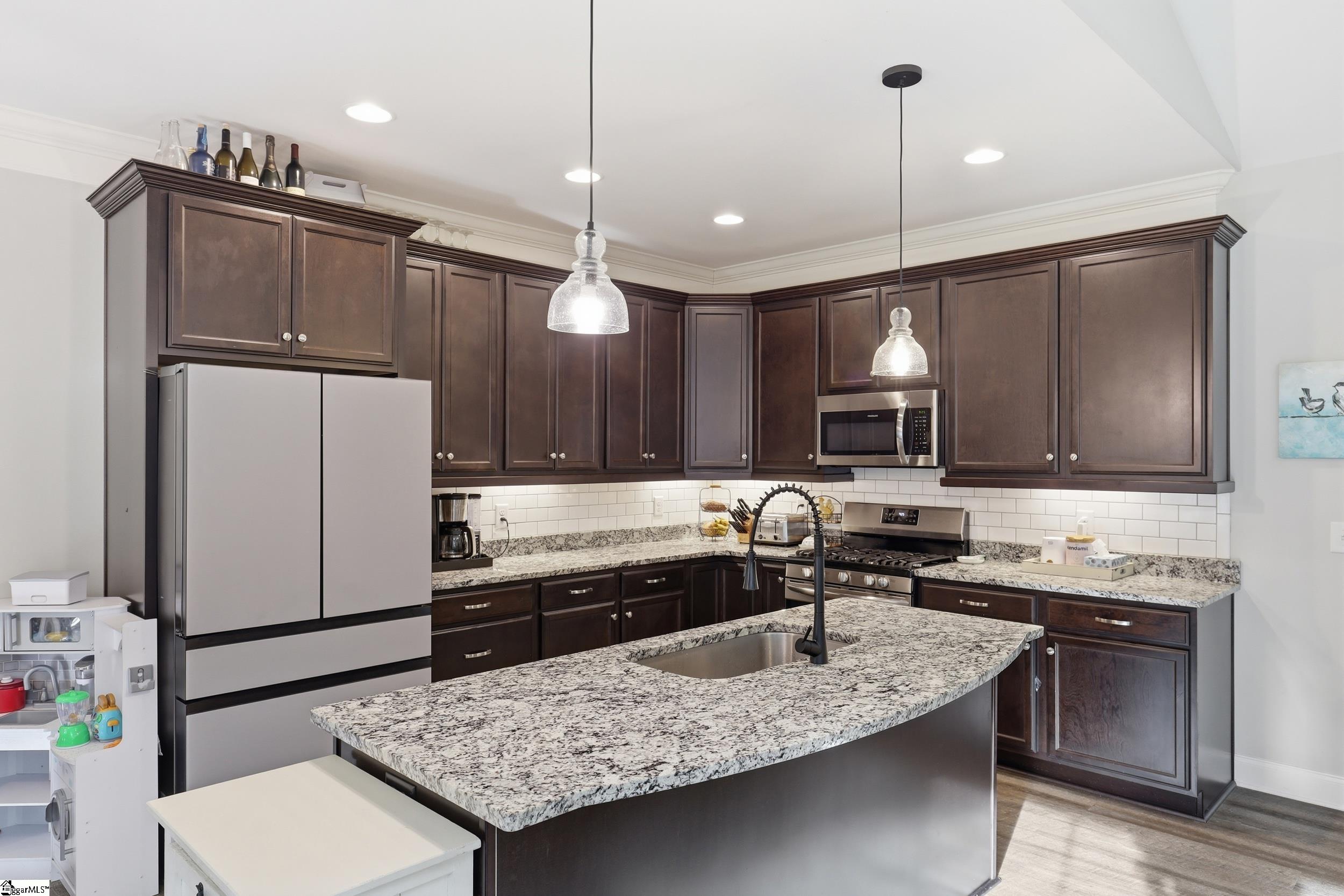 1585544 Property Photo 8
