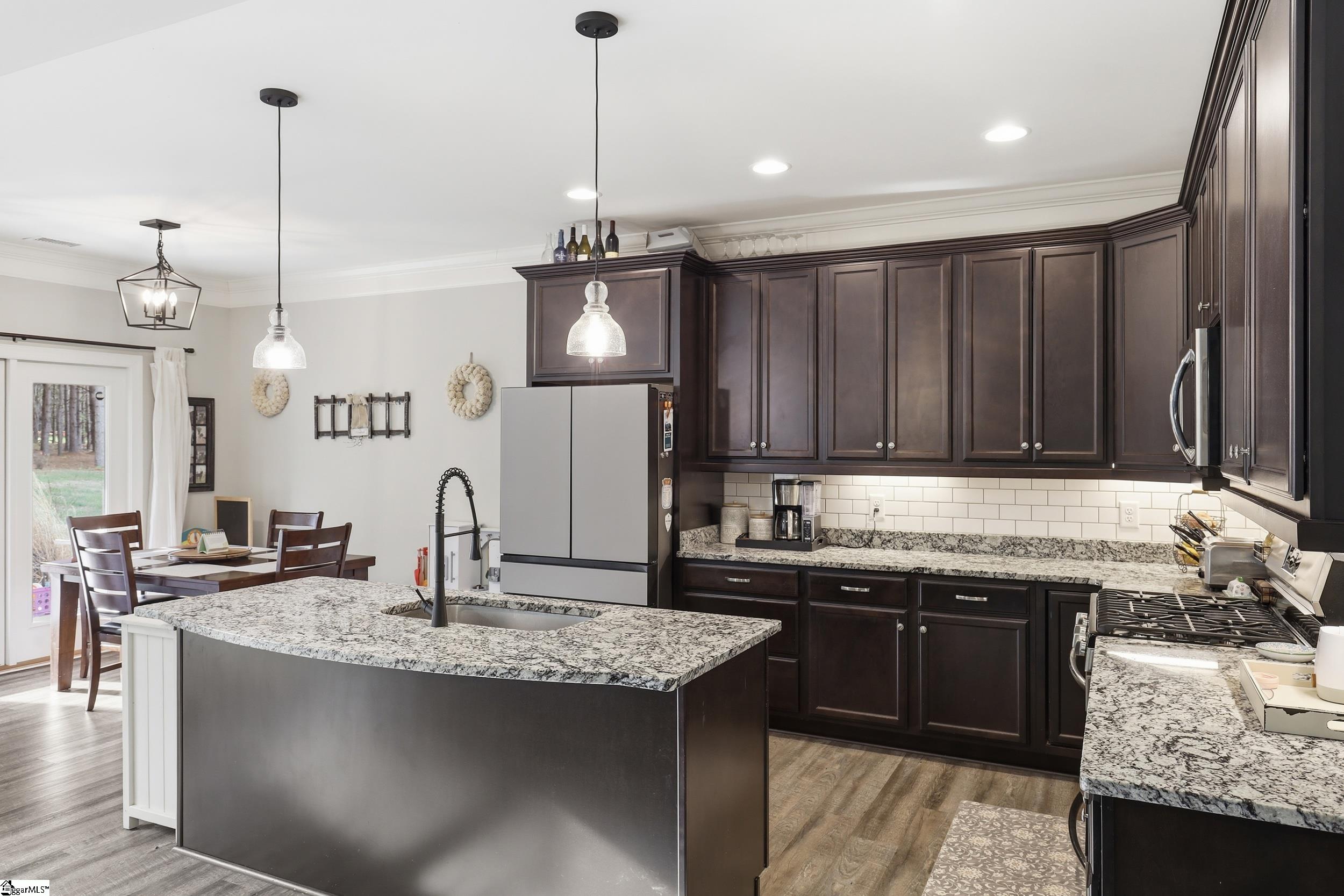 1585544 Property Photo 9
