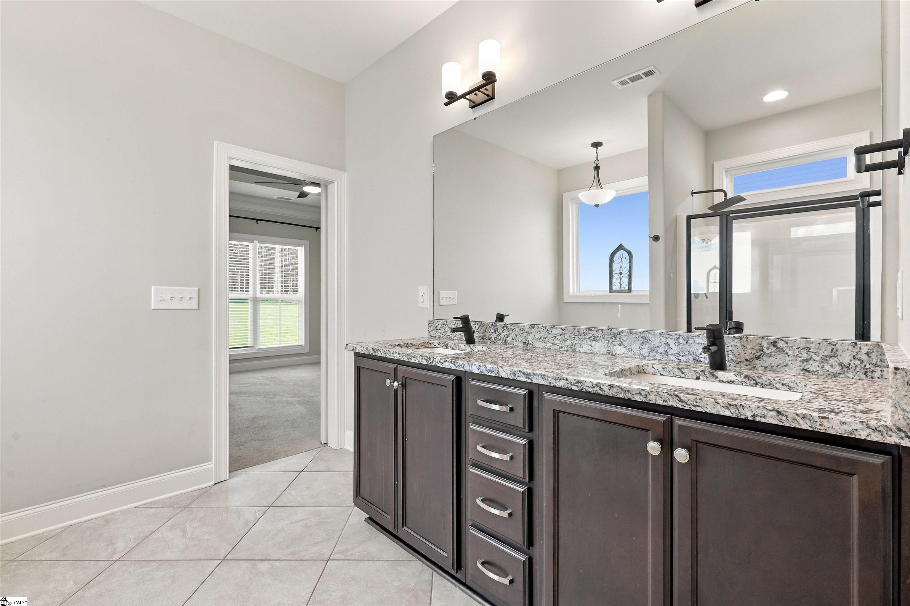 1585544 Property Photo 10