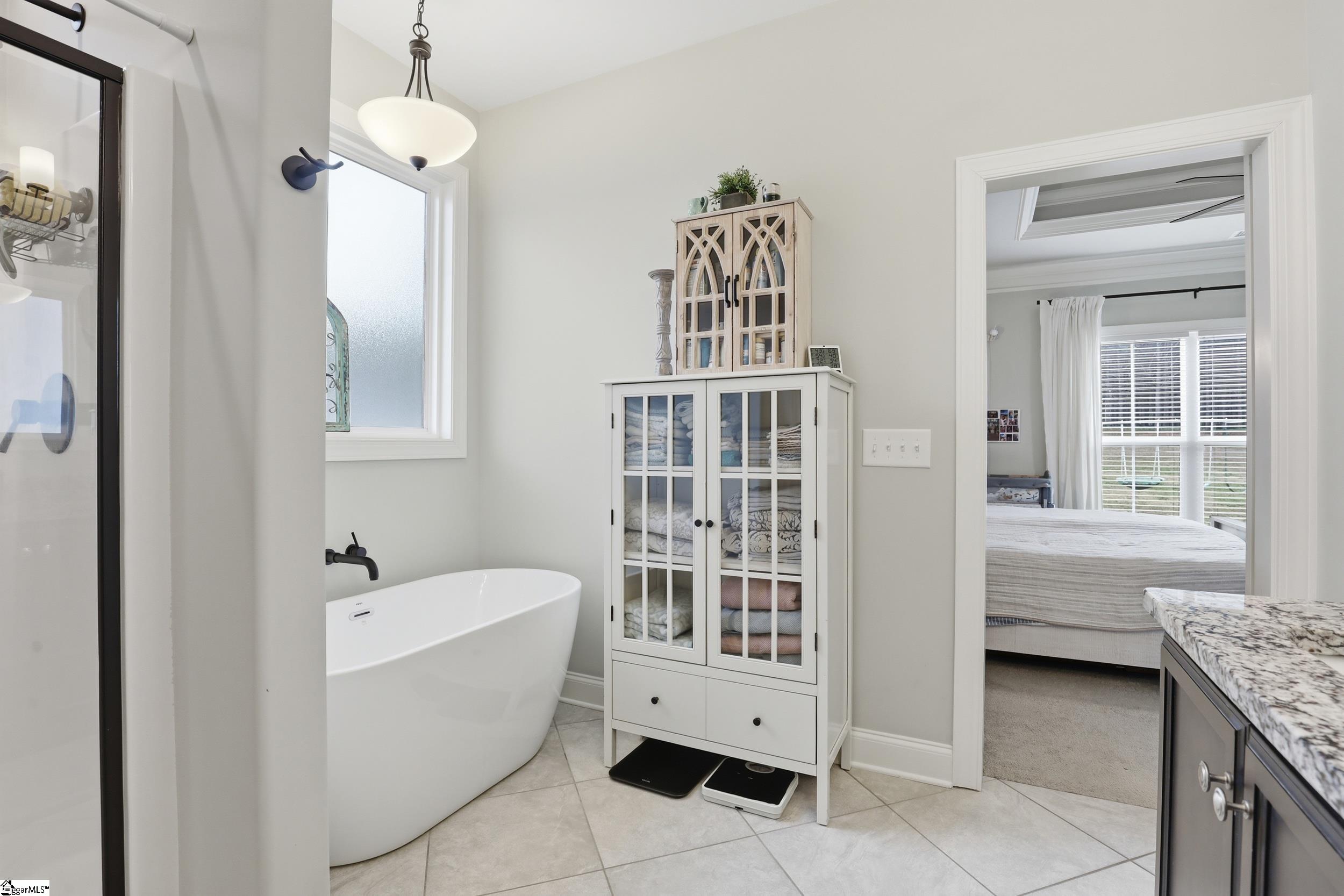 1585544 Property Photo 12