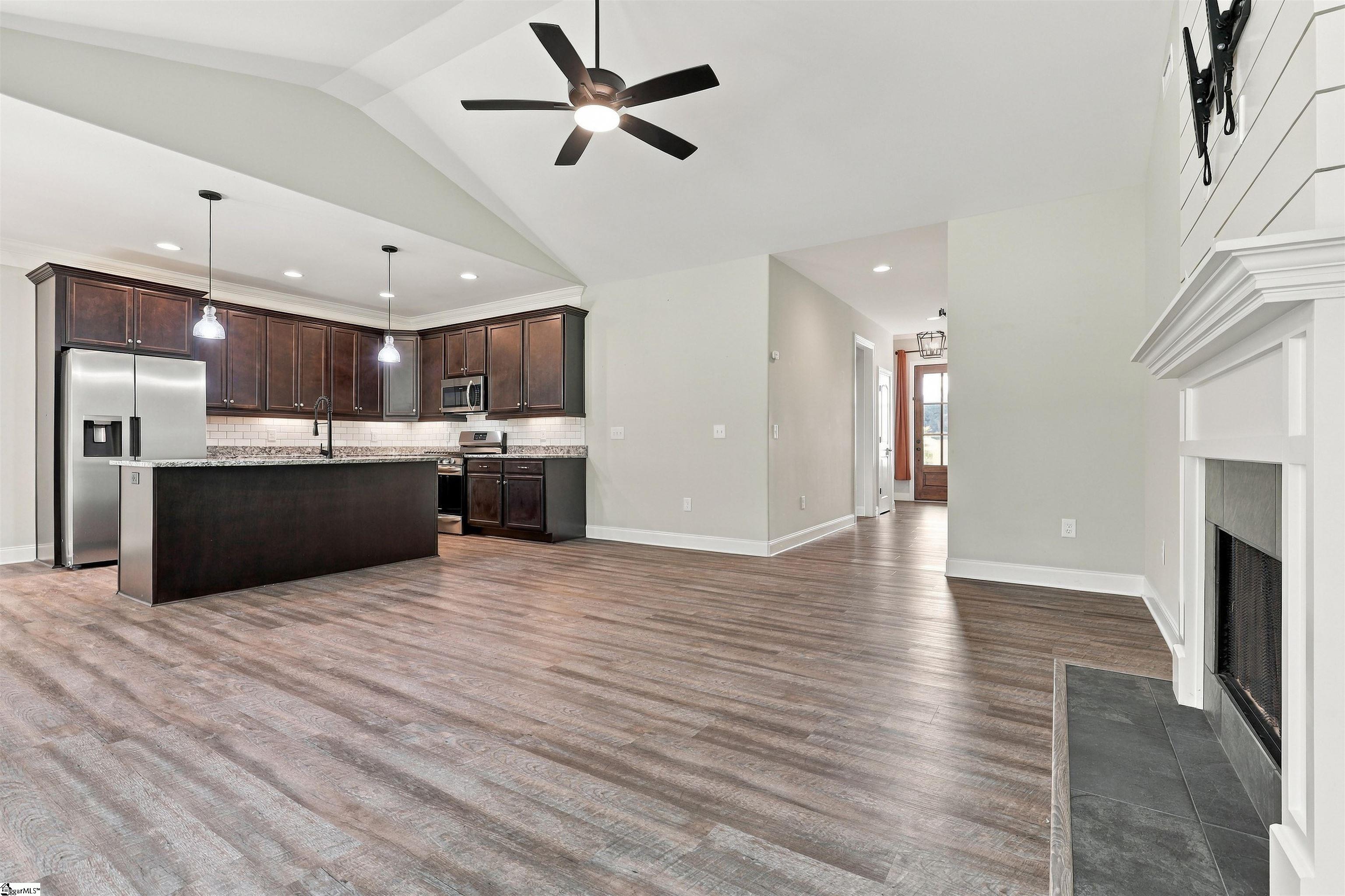 1585544 Property Photo 21