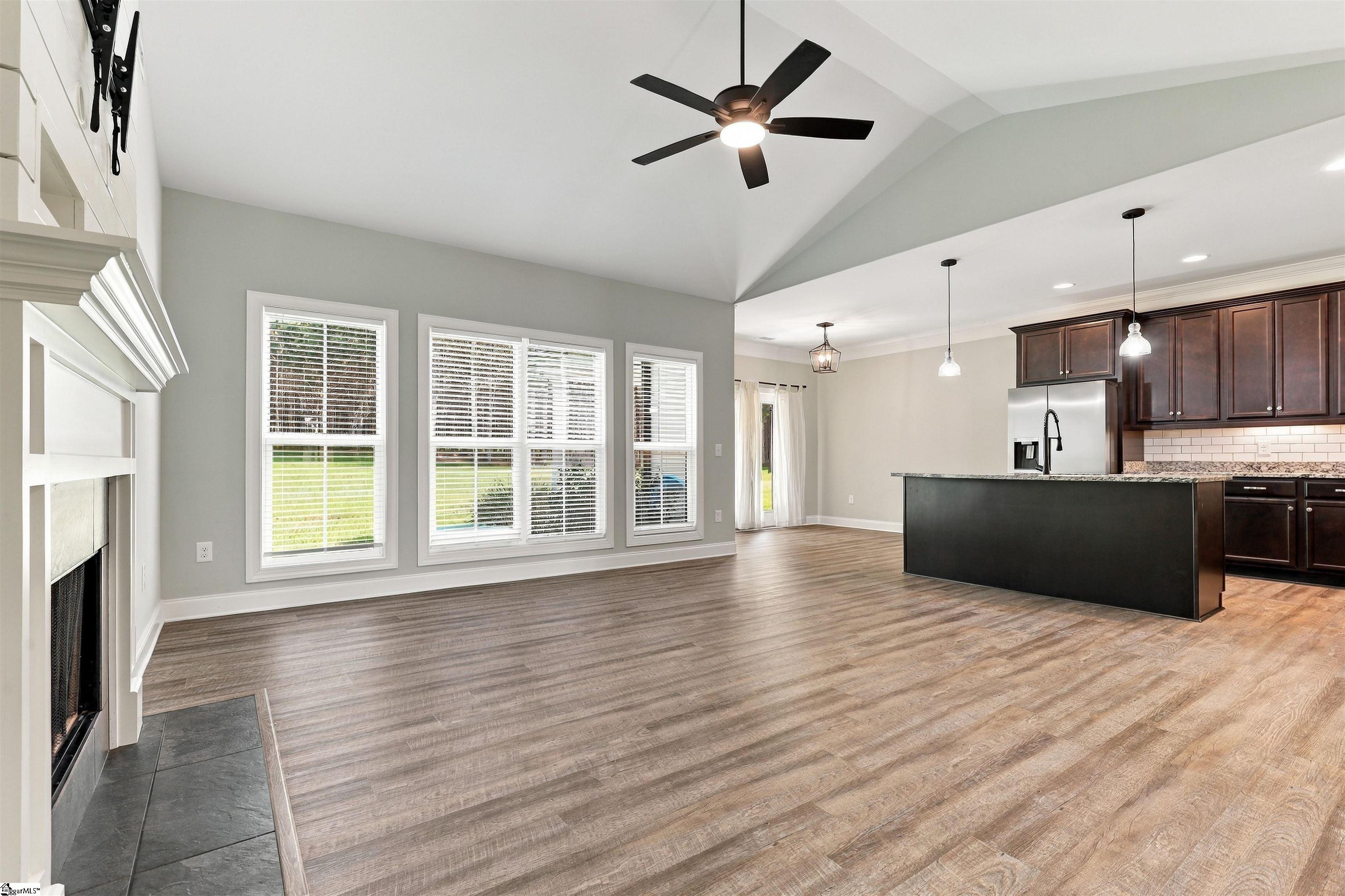 1585544 Property Photo 22