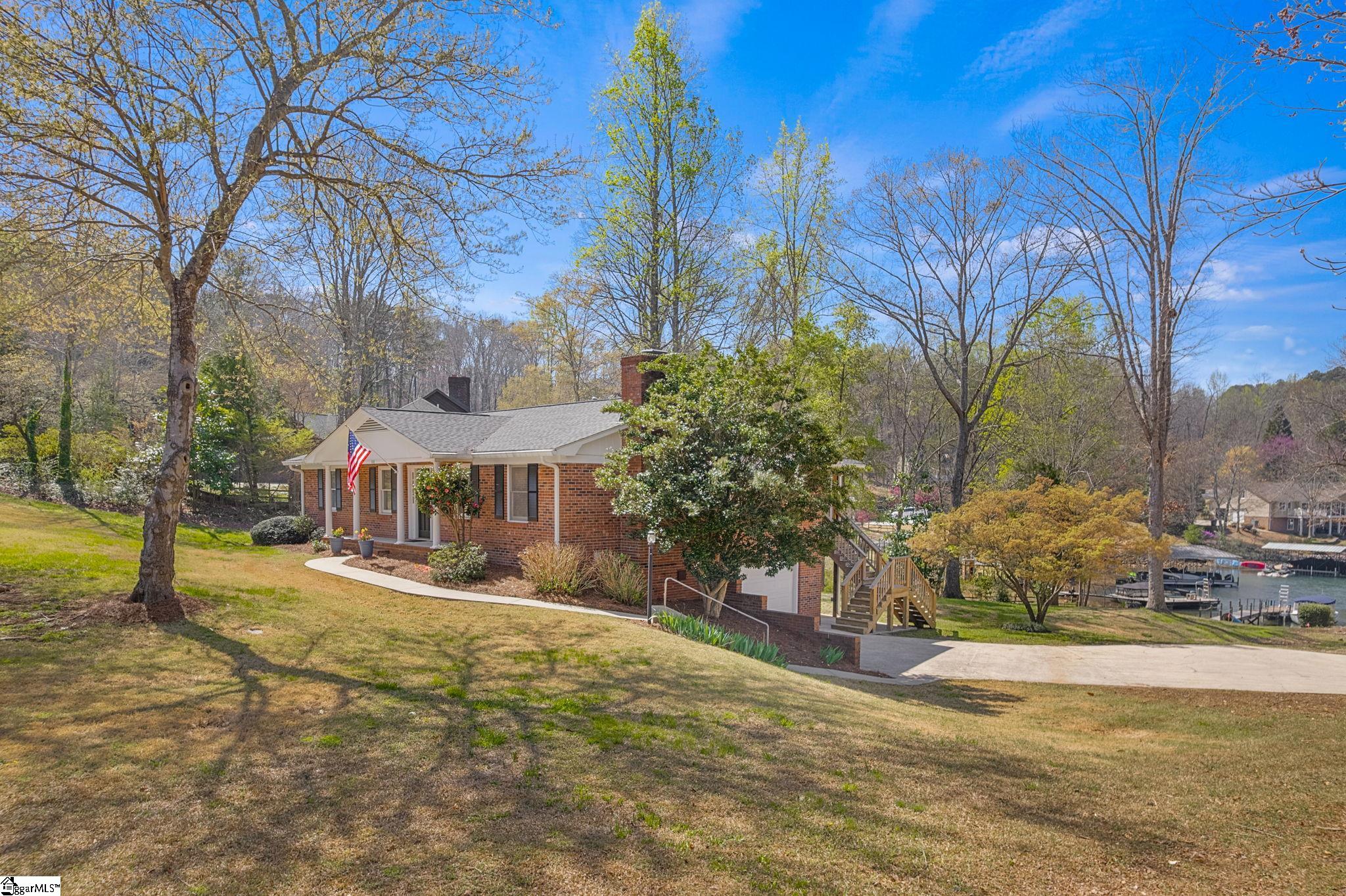 101 Cardinal Drive Property Photo 4