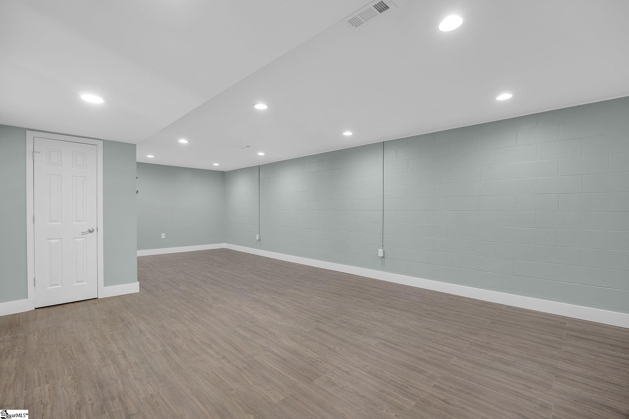 101 Cardinal Drive Property Photo 28