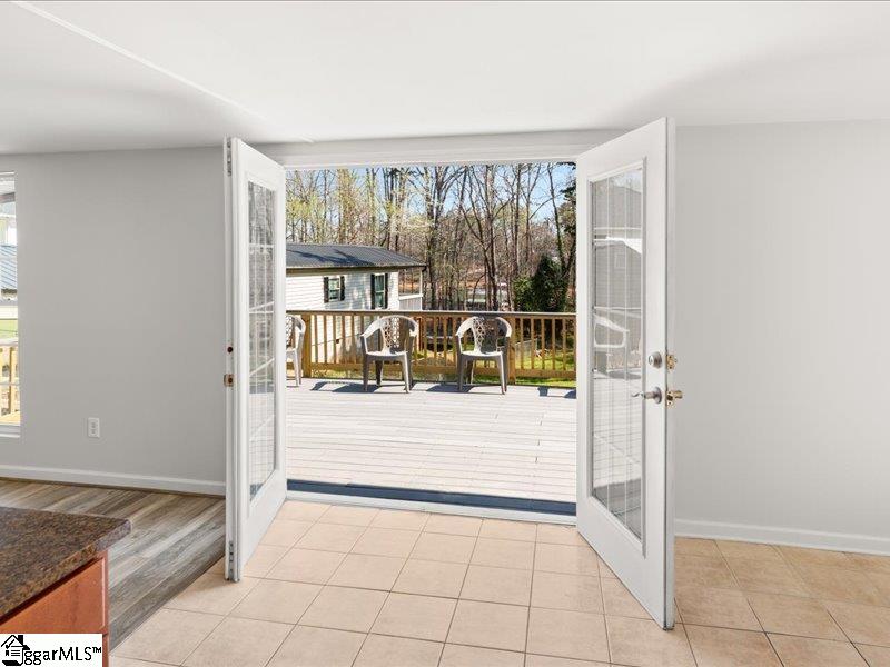 1028 Pinelake Drive Property Photo 4