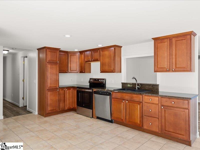1028 Pinelake Drive Property Photo 9