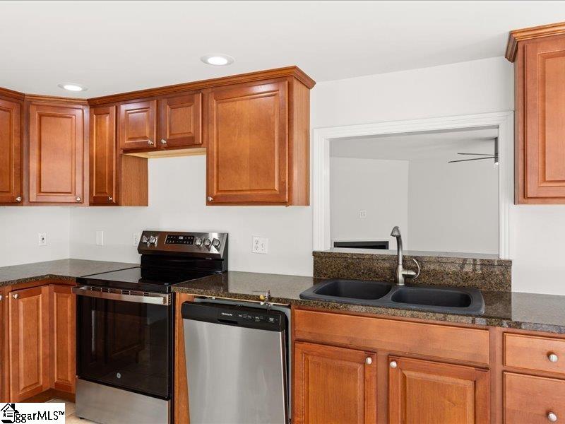 1028 Pinelake Drive Property Photo 10