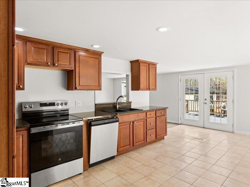 1028 Pinelake Drive Property Photo 11