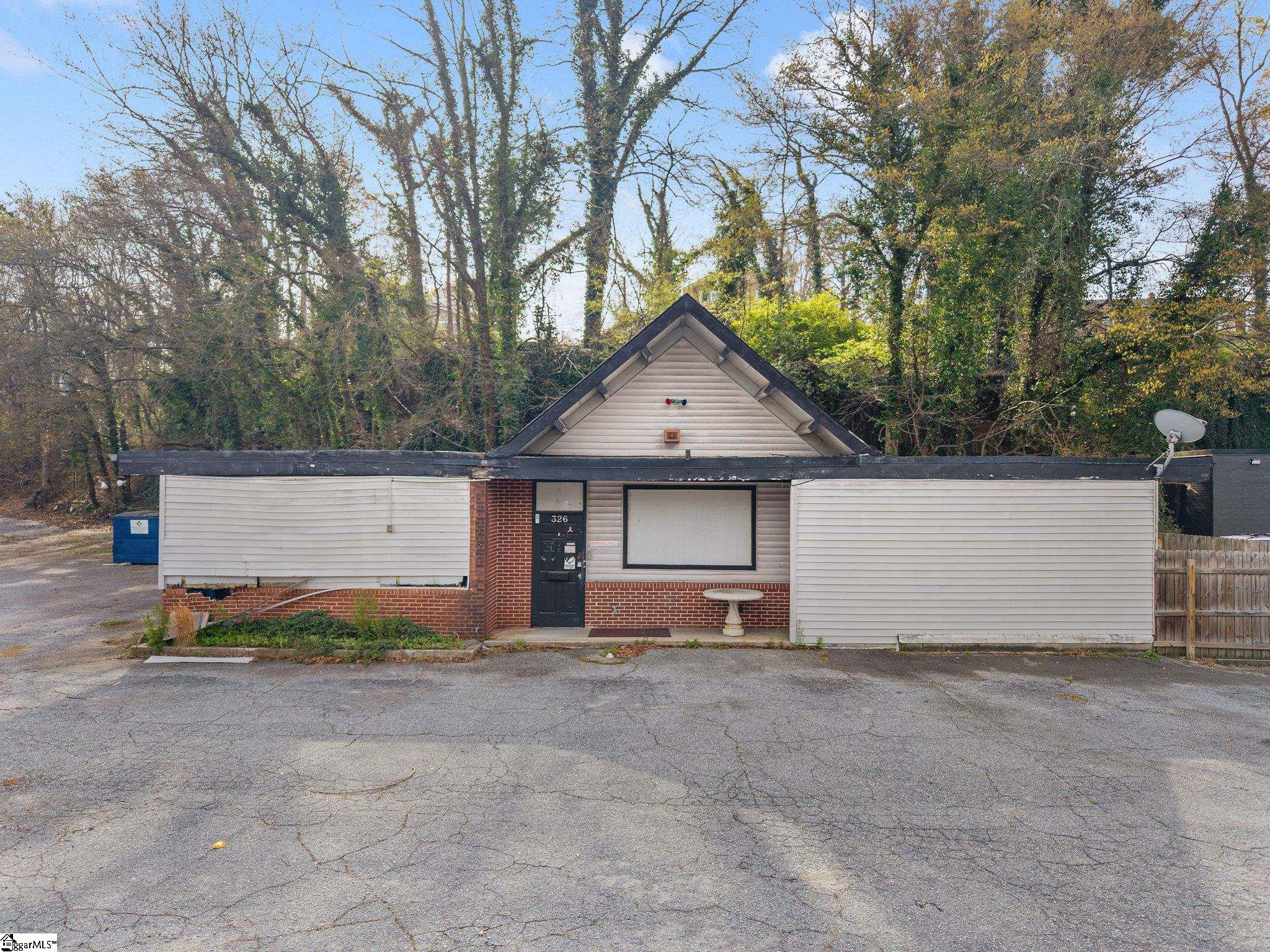 326 Wade Hampton Boulevard Property Photo 6