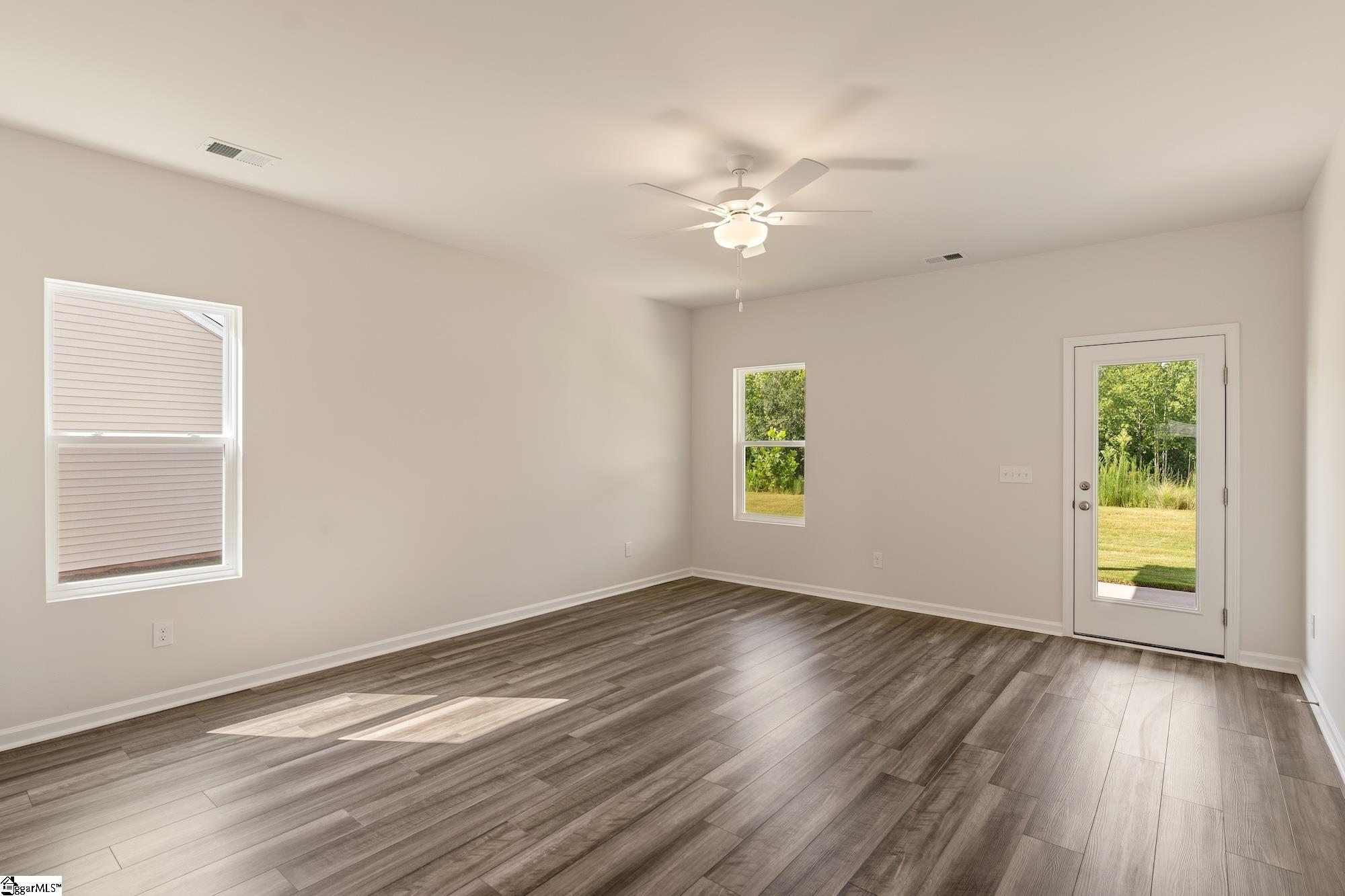 2305 Mill Loop Property Photo 7