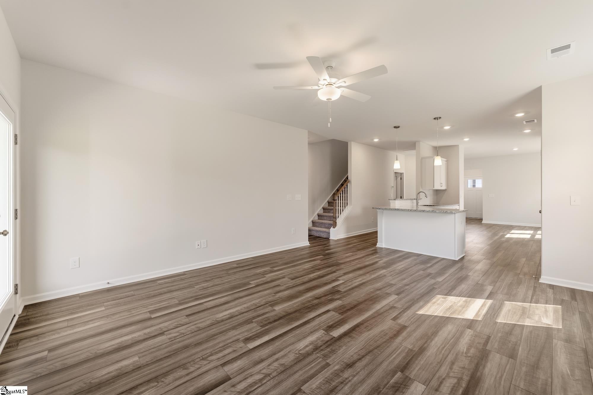 2305 Mill Loop Property Photo 8