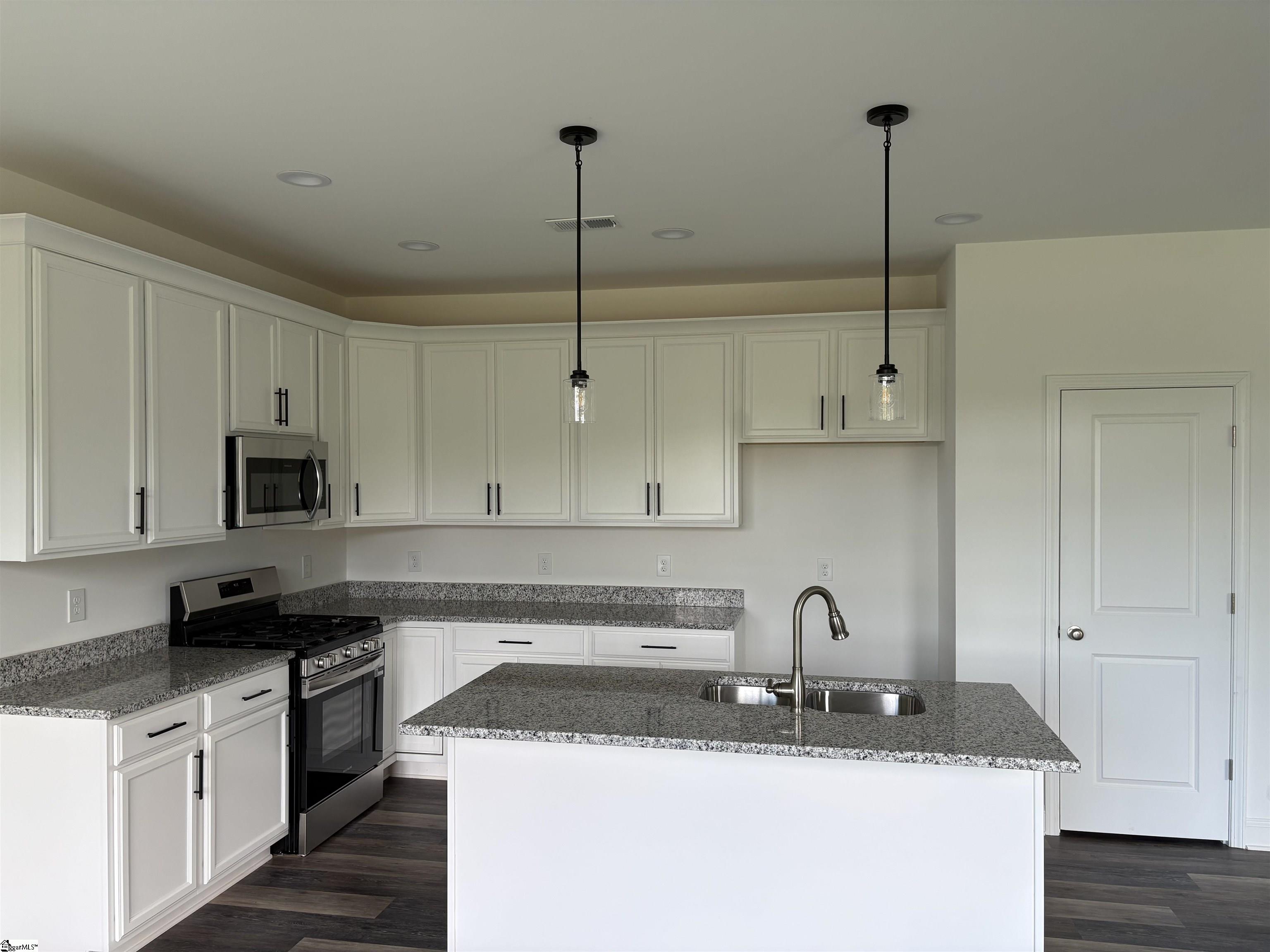 160 Deer Way Property Photo 3