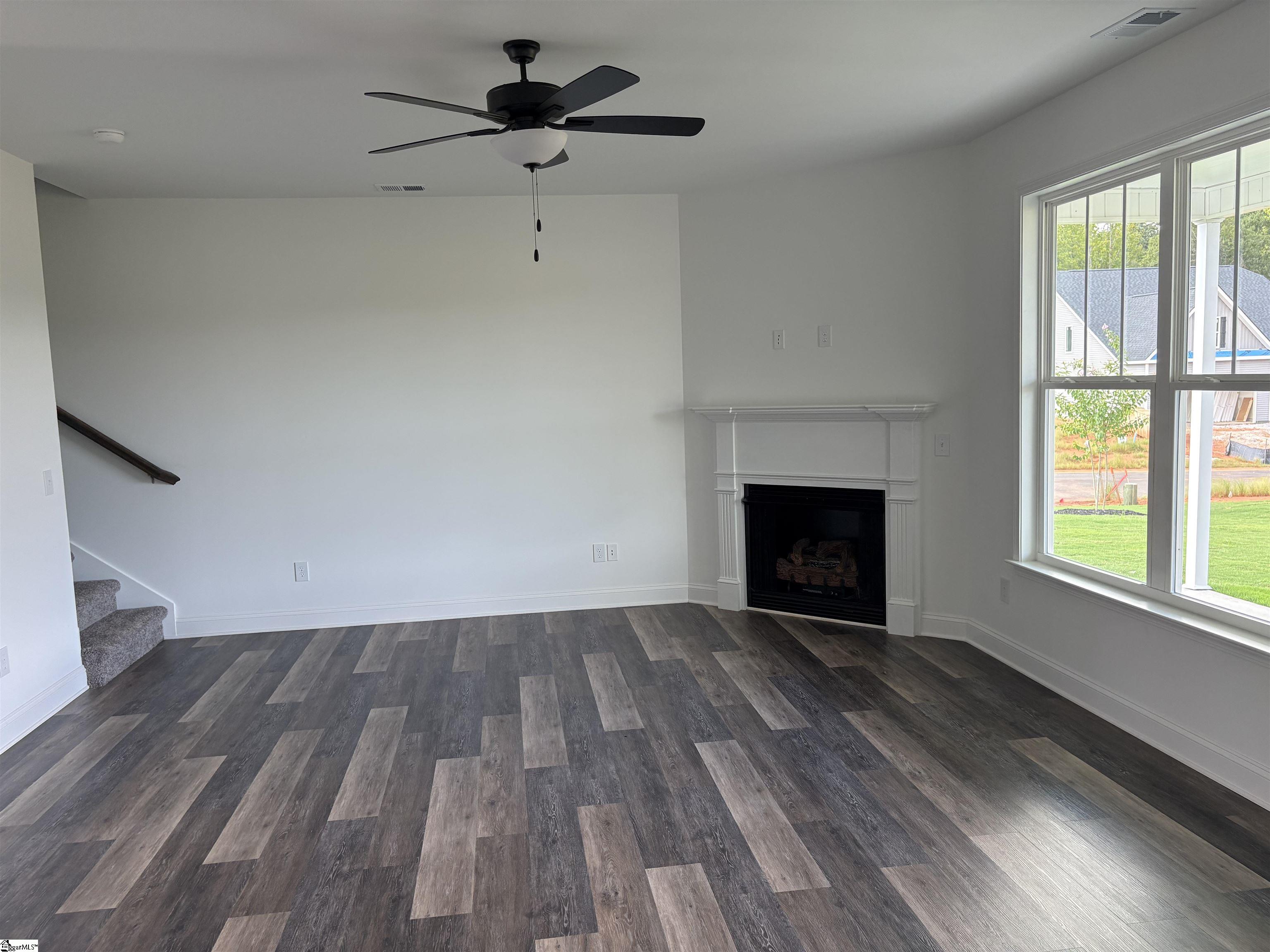 160 Deer Way Property Photo 4