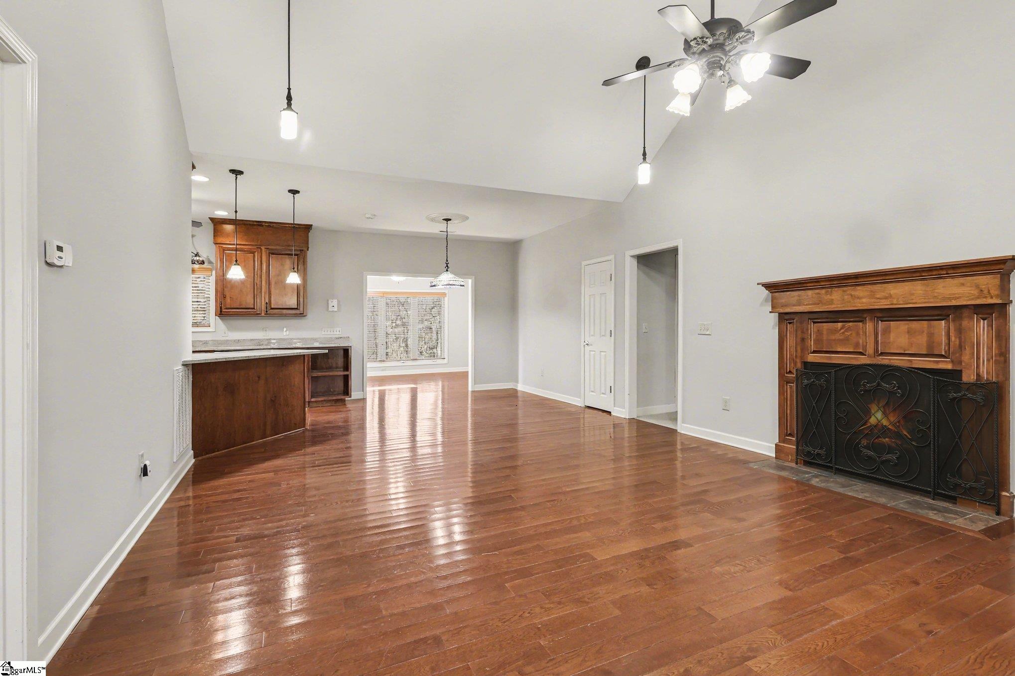 109 Oak Crest Circle Property Photo 4