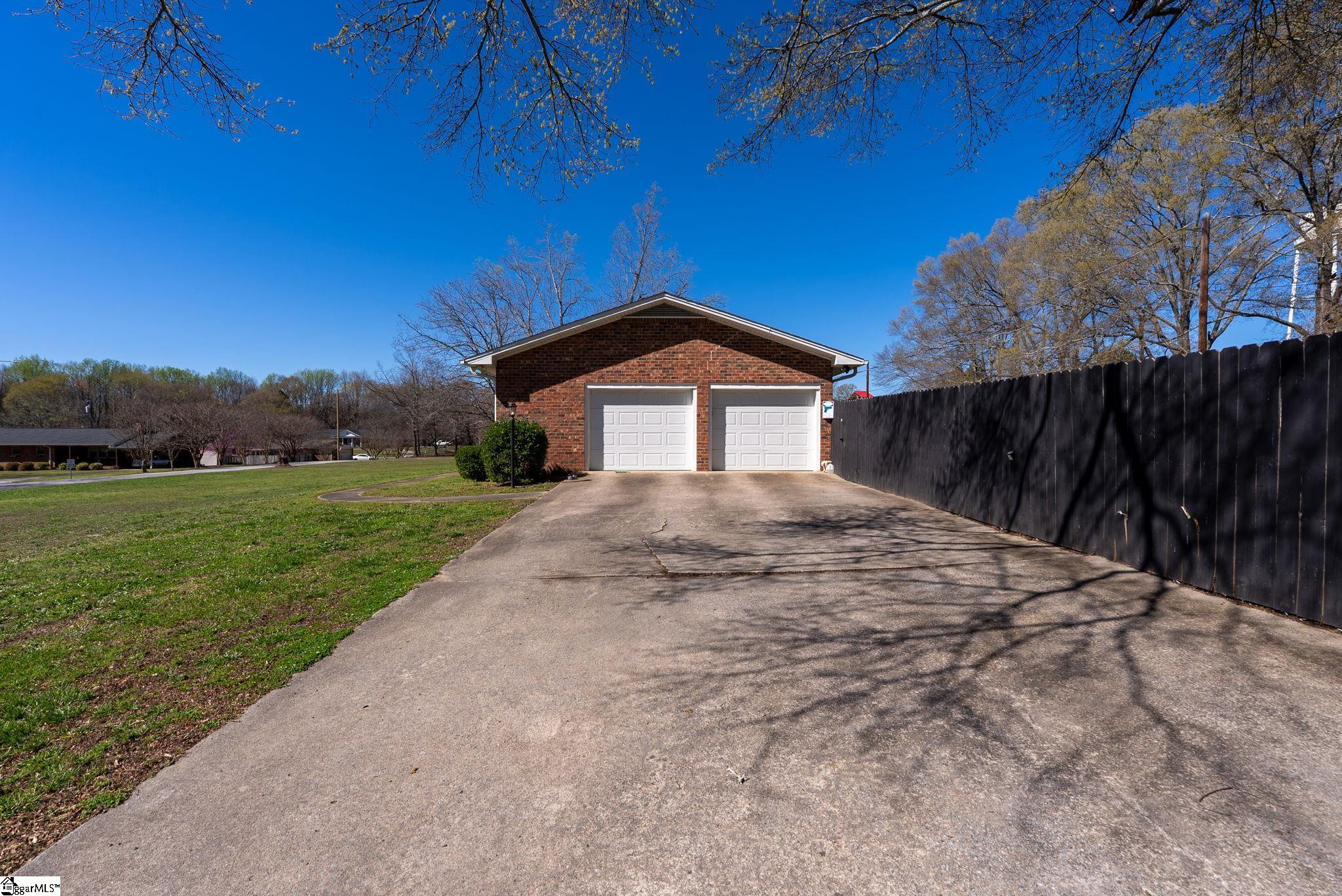 300 N Green Street Property Photo 10