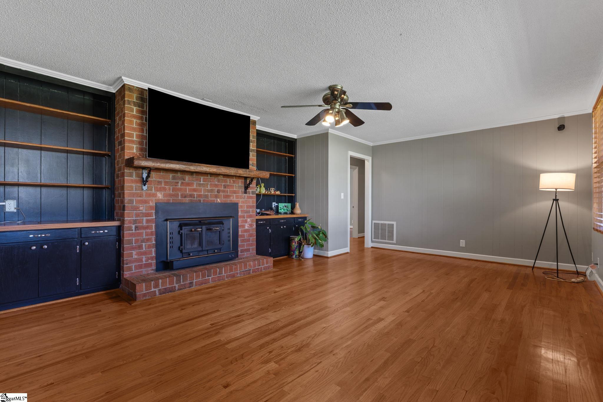 300 N Green Street Property Photo 16