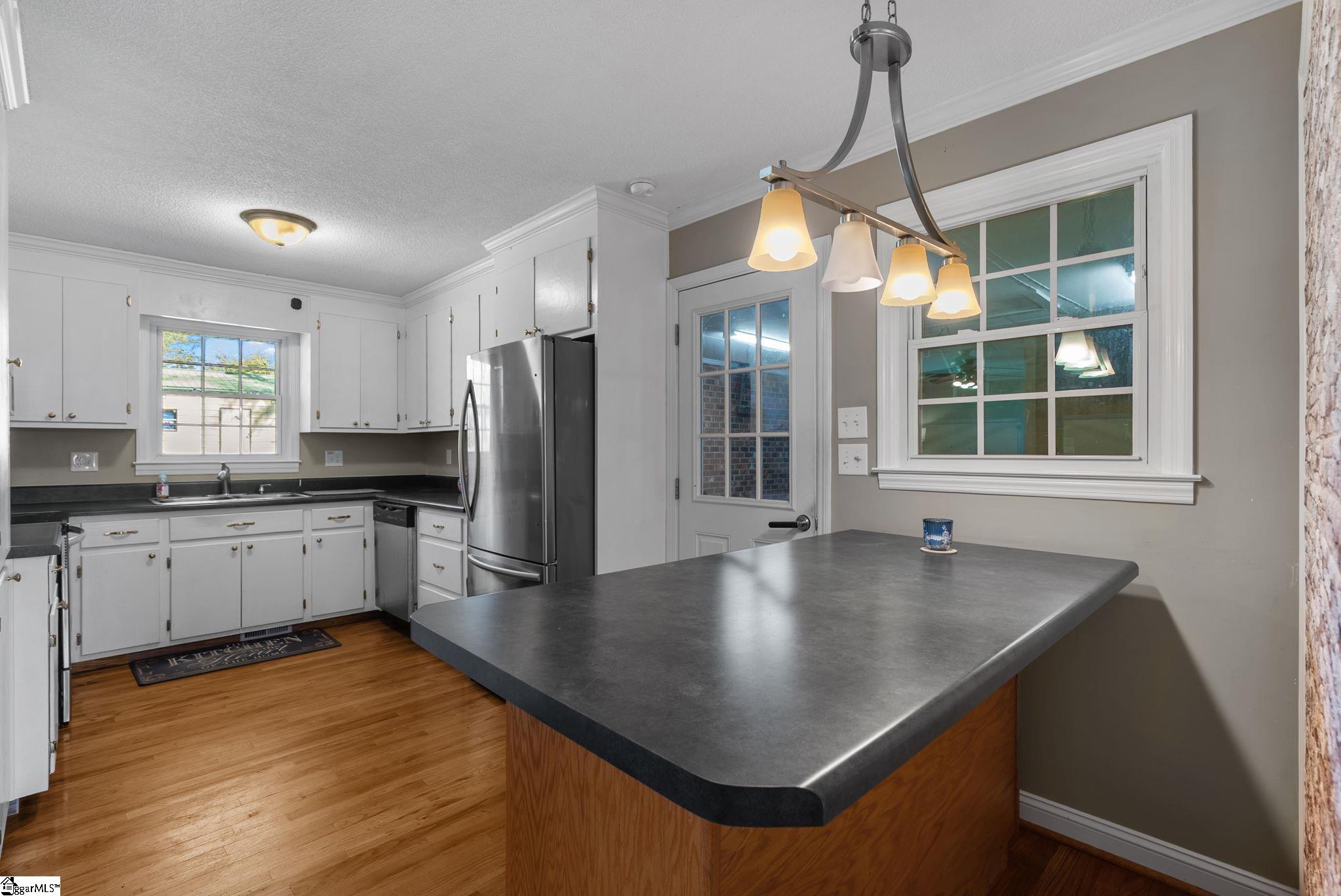 300 N Green Street Property Photo 18