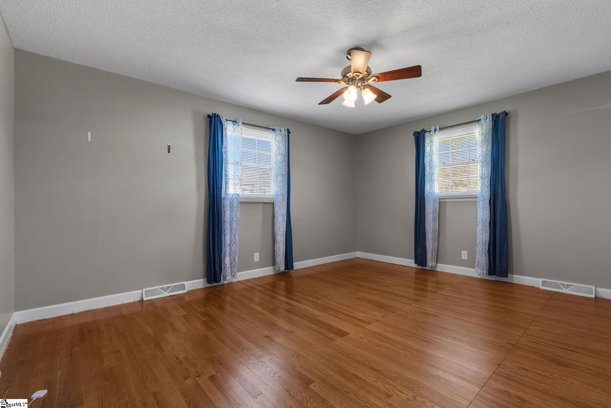 300 N Green Street Property Photo 25