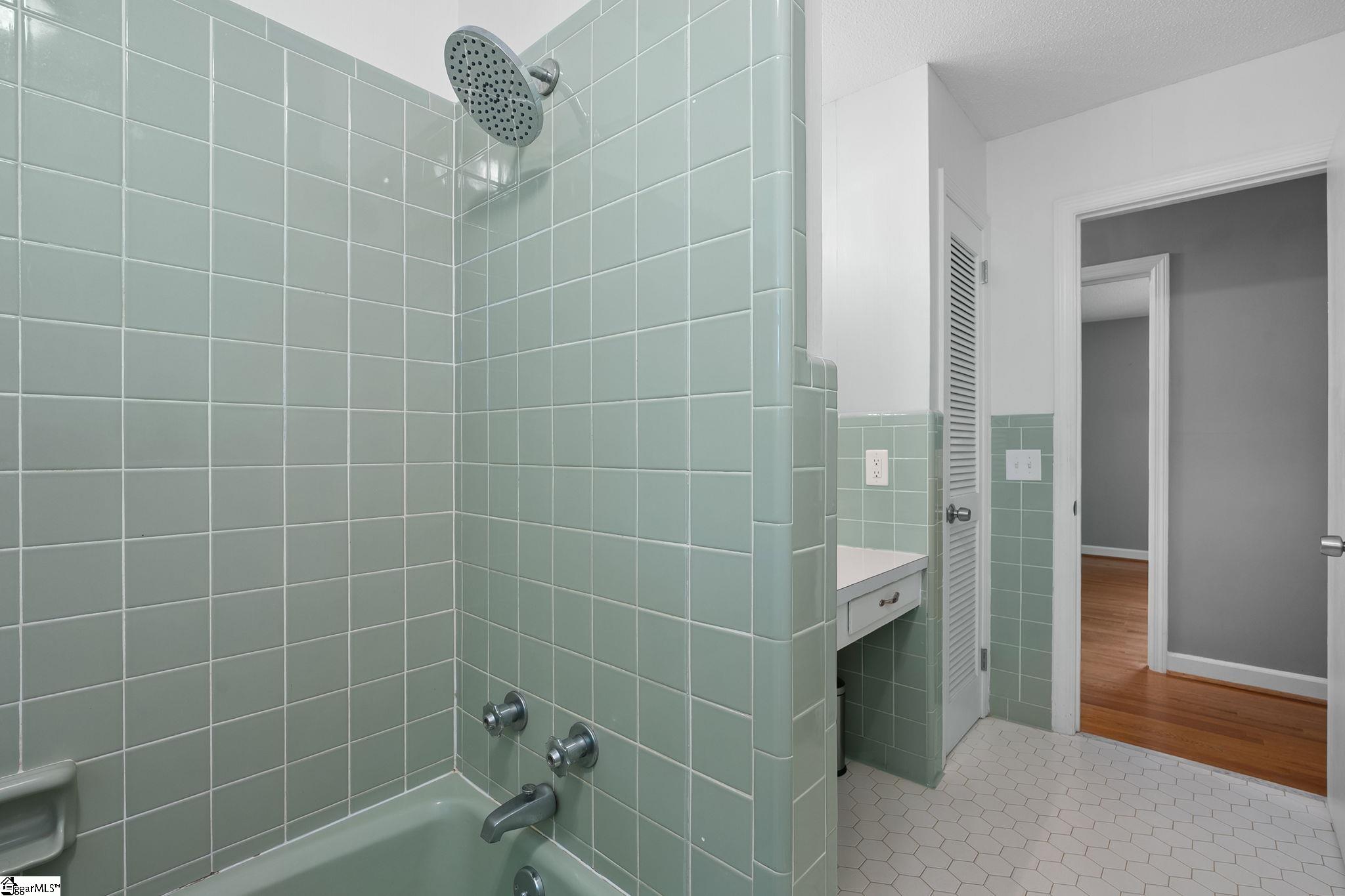 300 N Green Street Property Photo 31