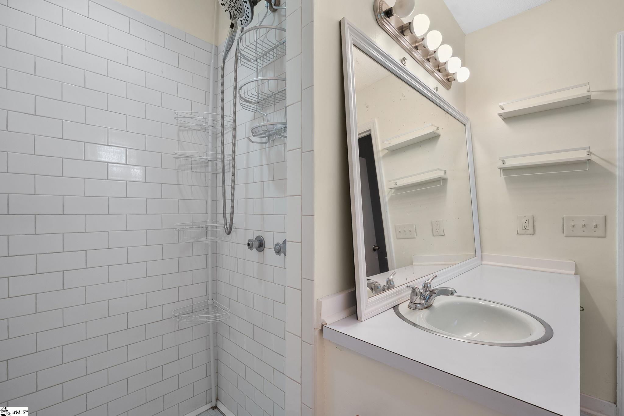 300 N Green Street Property Photo 33