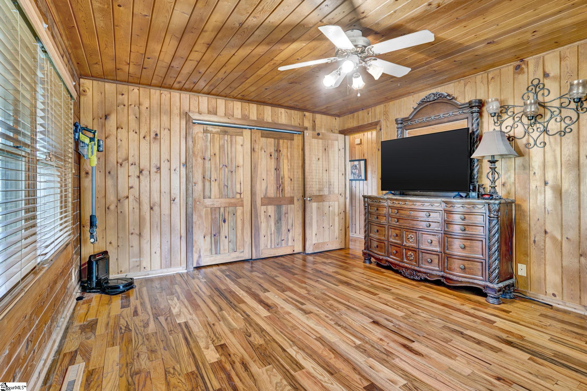 313 Henderson Road Property Photo 17