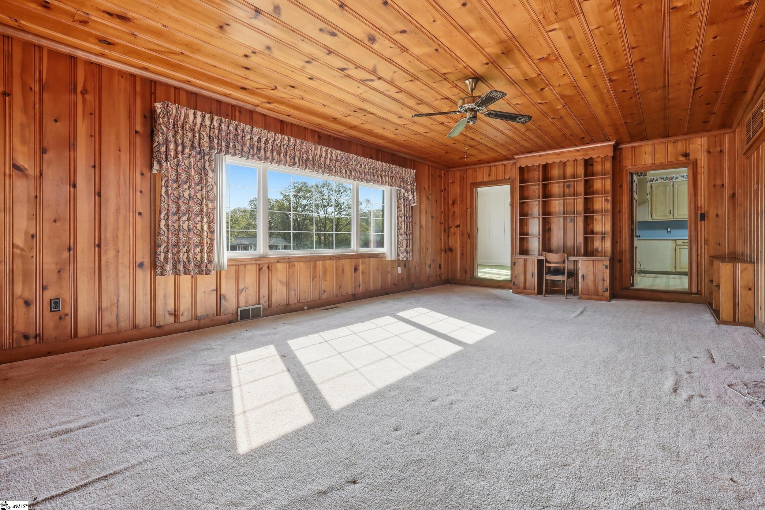 1586192 Property Photo 5
