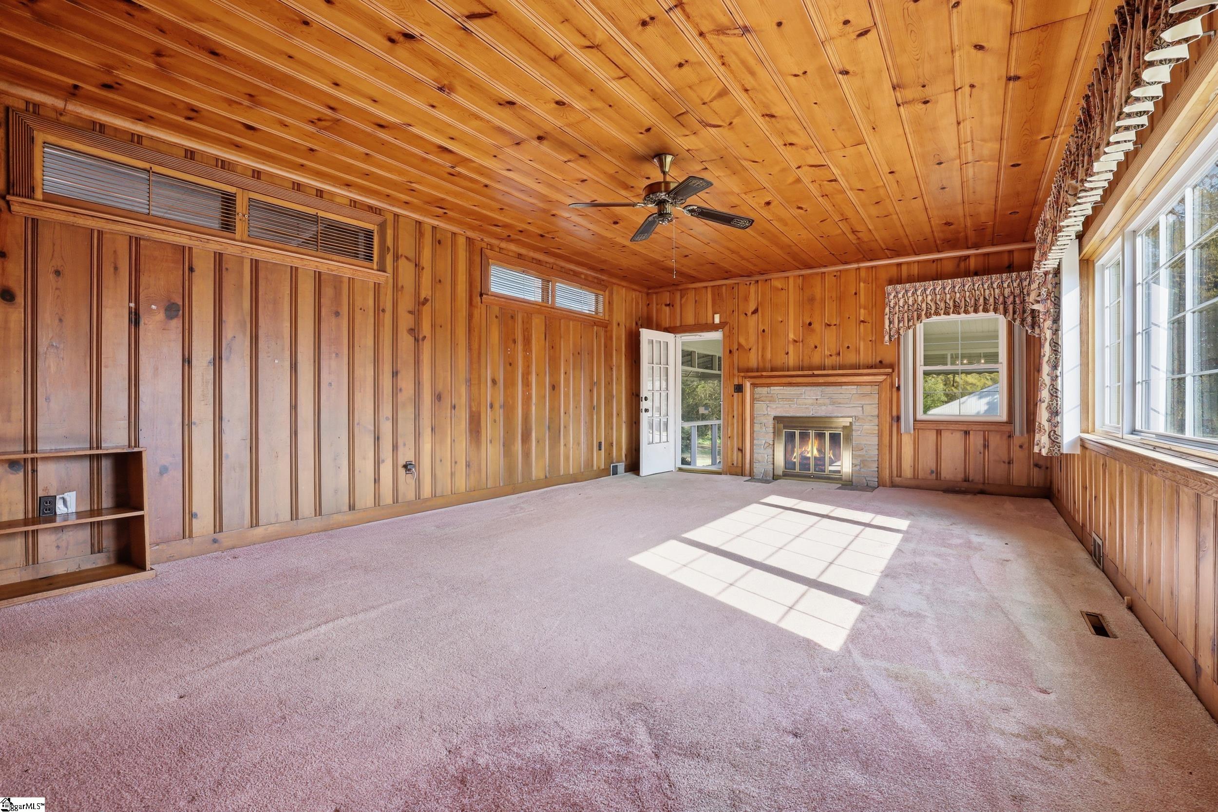 1586192 Property Photo 6