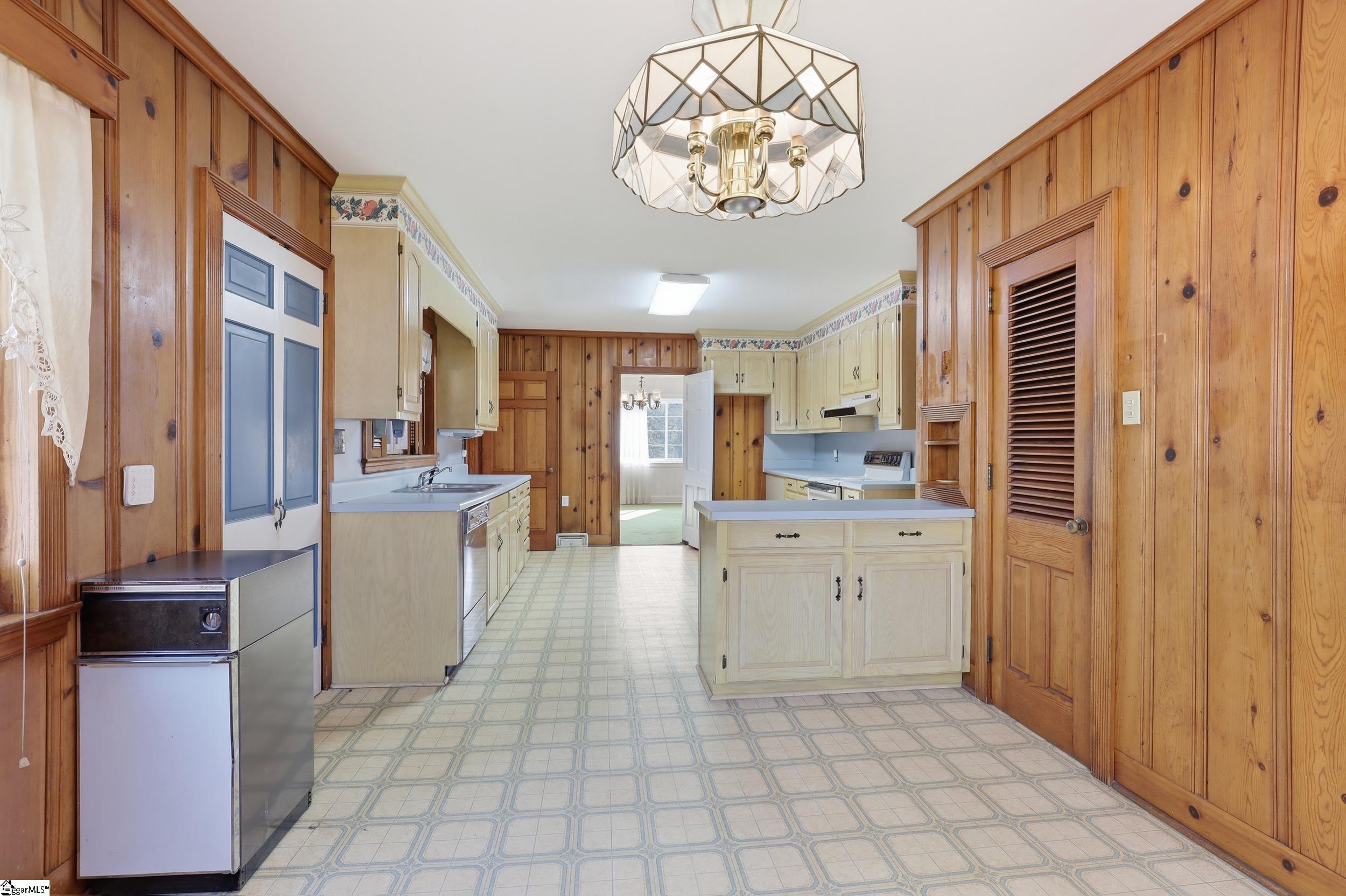 1586192 Property Photo 8