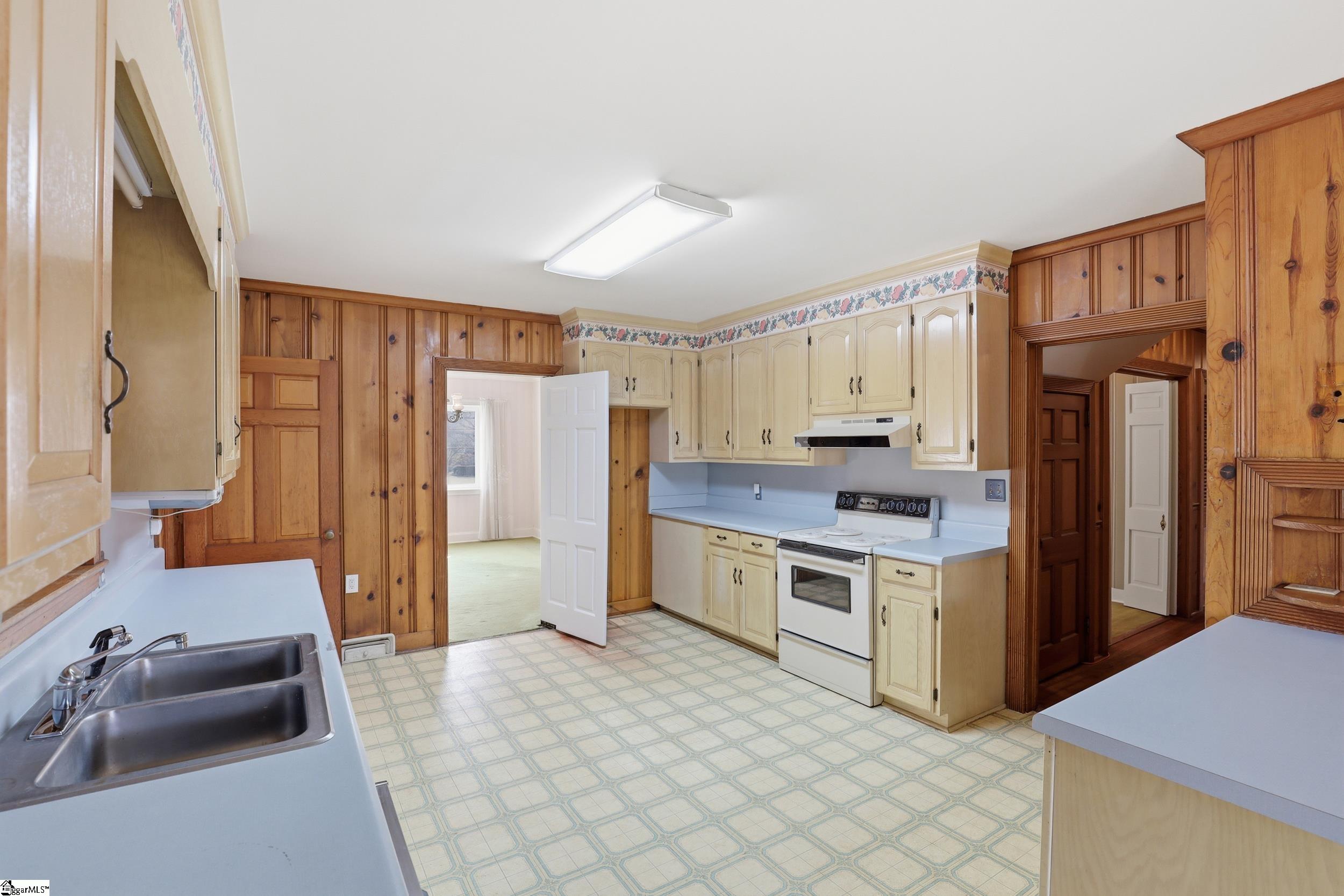 1586192 Property Photo 11