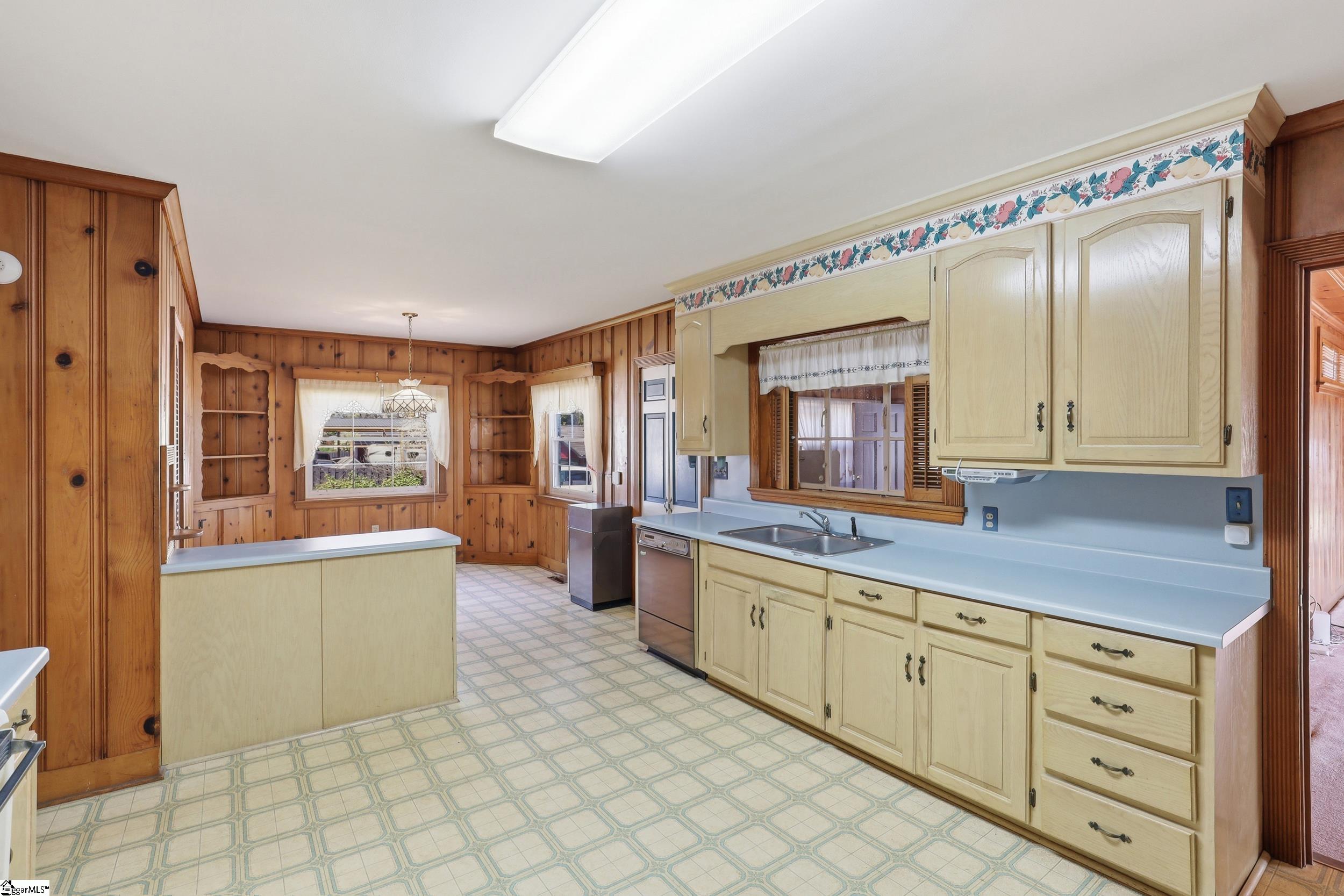 1586192 Property Photo 12