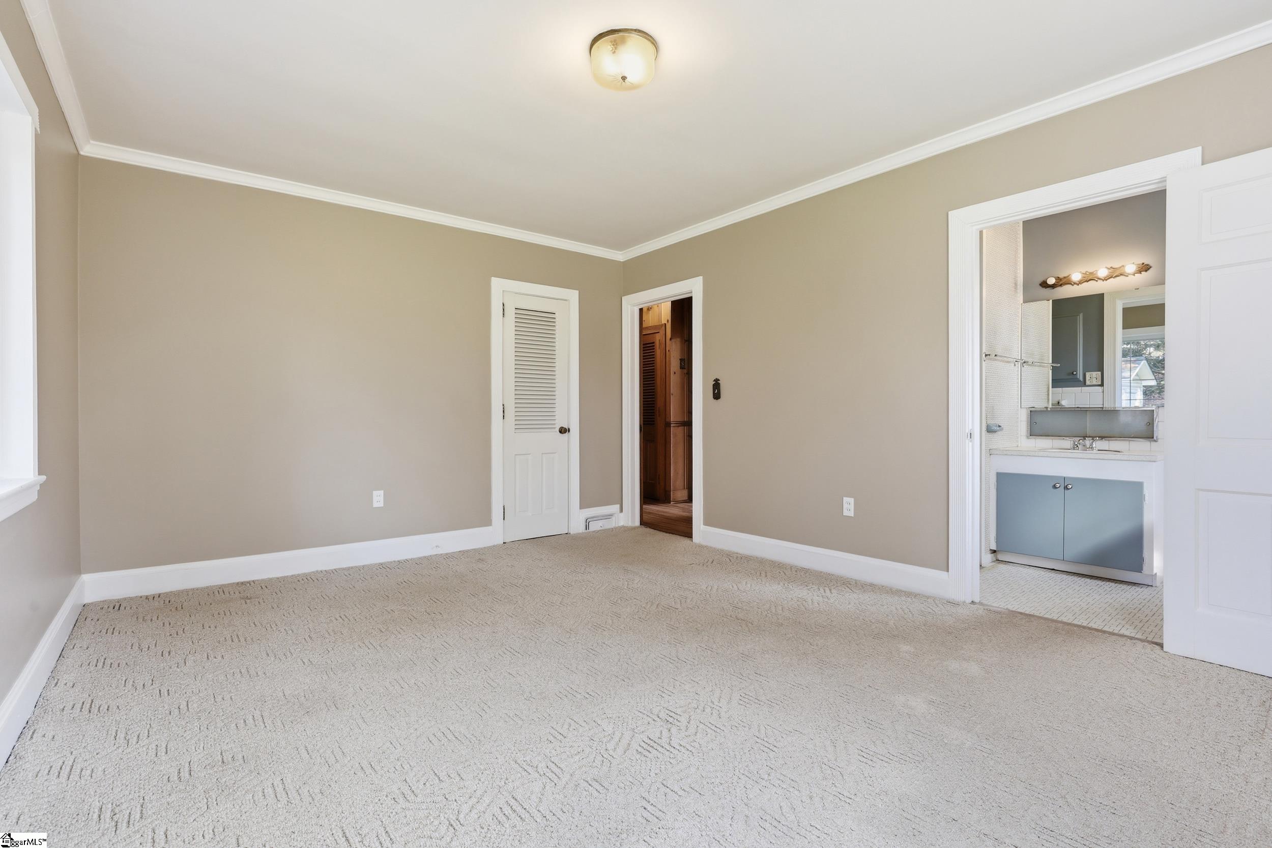 1586192 Property Photo 22