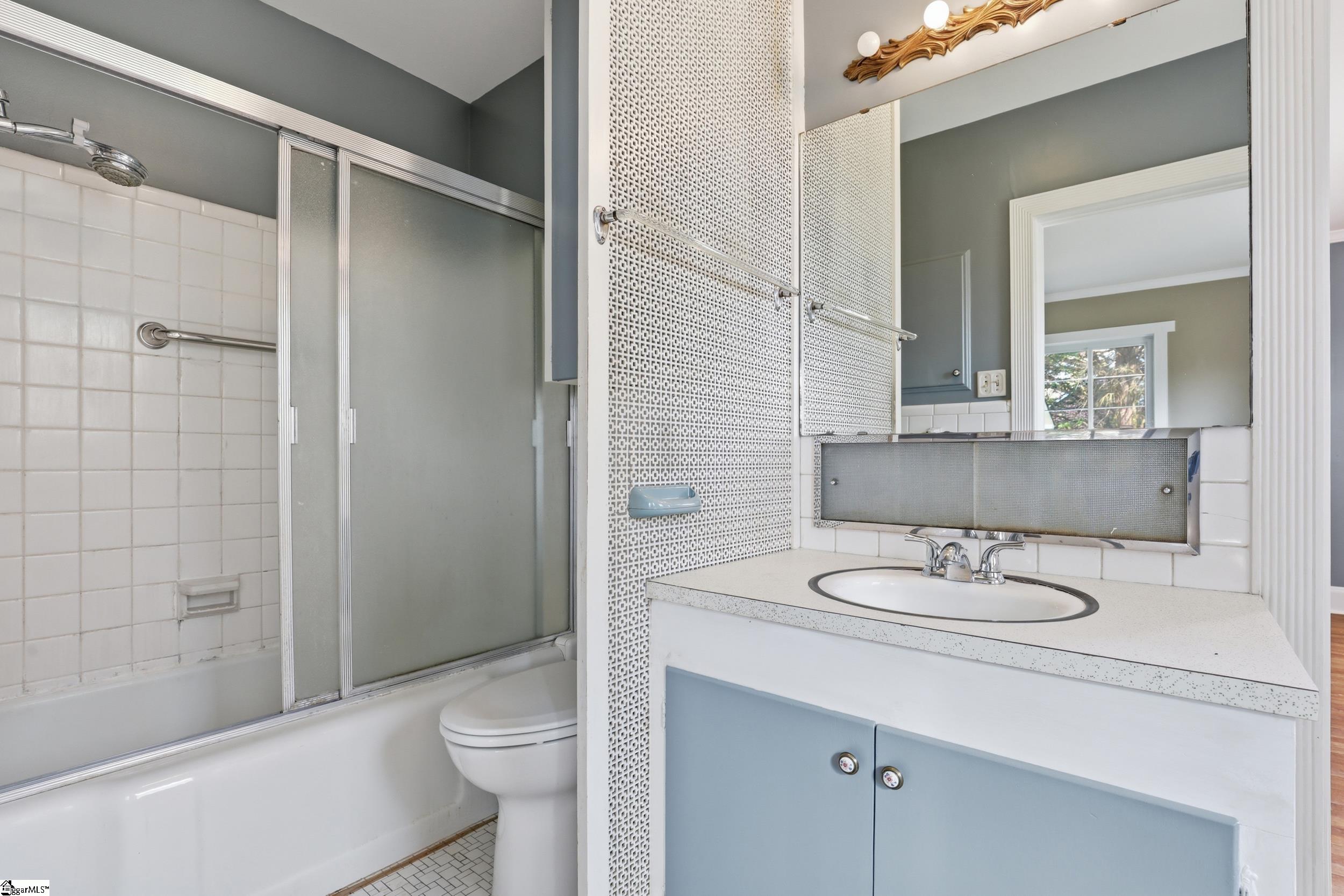 1586192 Property Photo 23